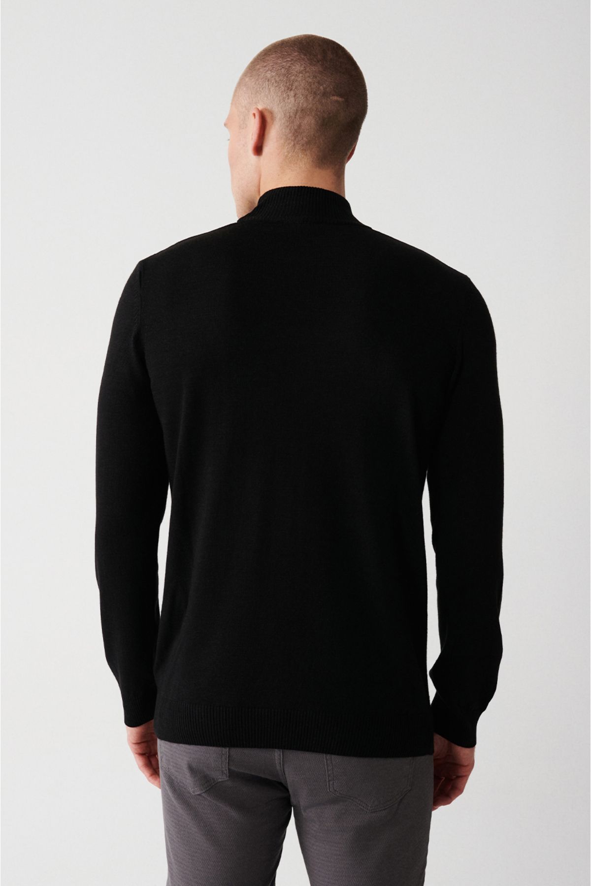 Men's black half -fisherman collar -free knitwear sweater E005001