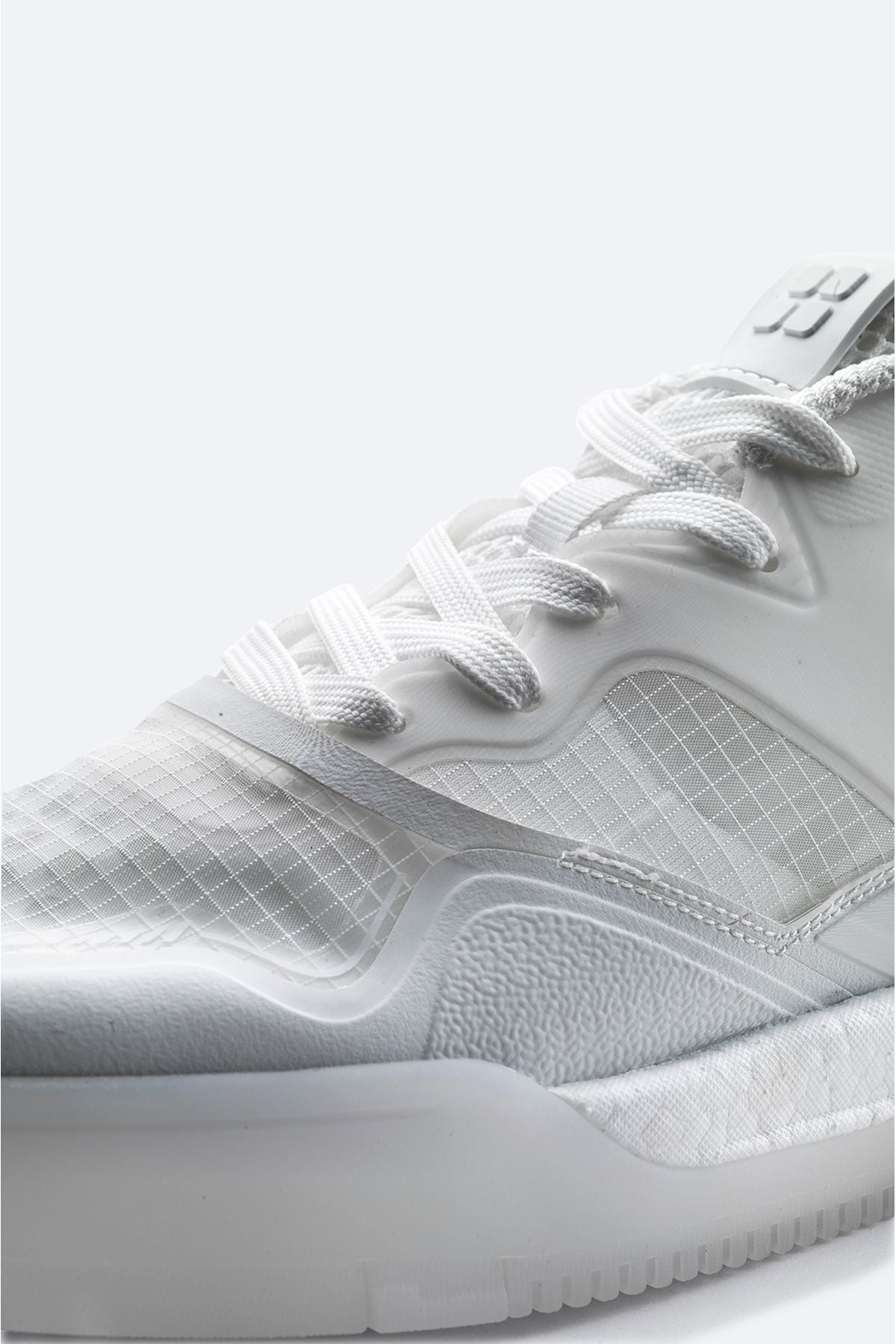 Men's white flexible floor sneaker shoes A41y8028