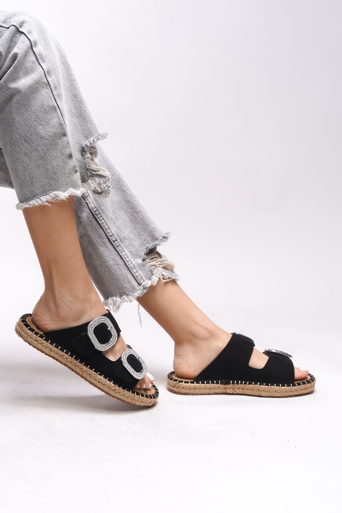 JEHMYTHE WOMEN'S Slippers 00122301 Black