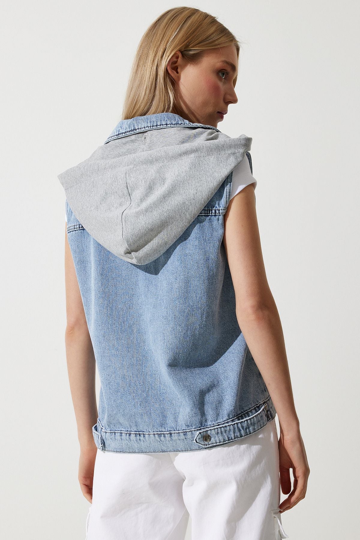 Women's Medium Blue Hooded Denim Vest with Wide Pocket RV00189