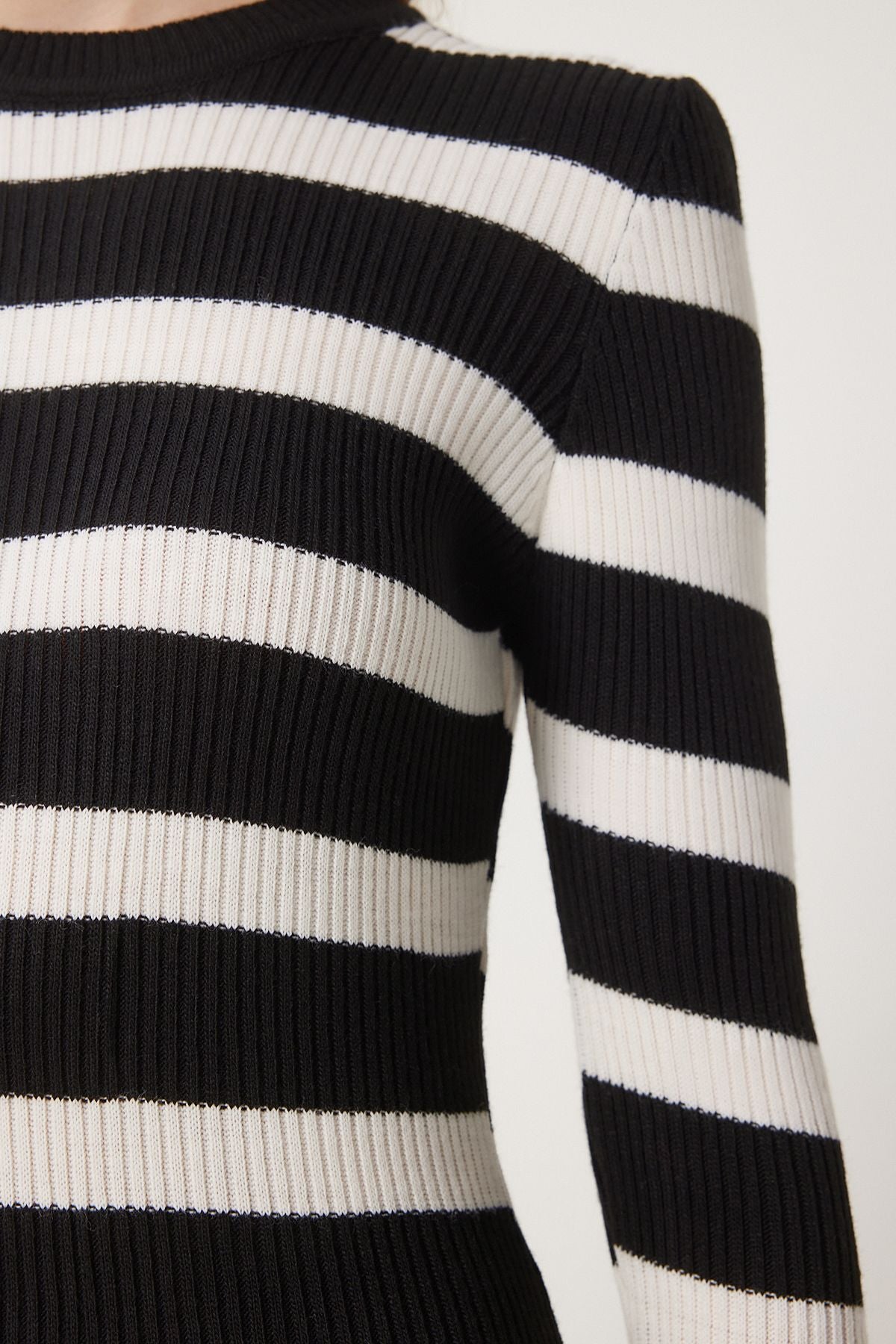 Female black and white bike collar striped wick knitwear dress MT00154