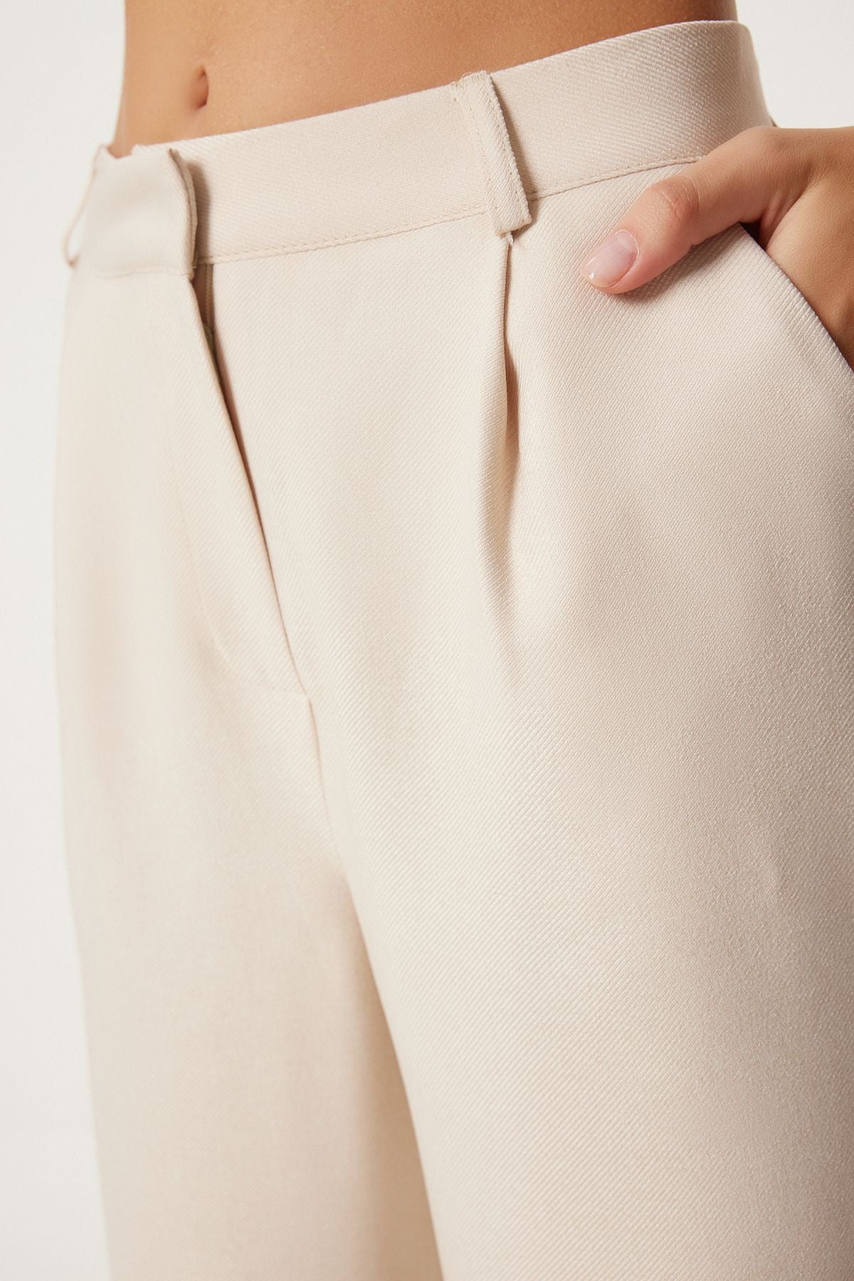 Women's cream pipe trousers FN03310