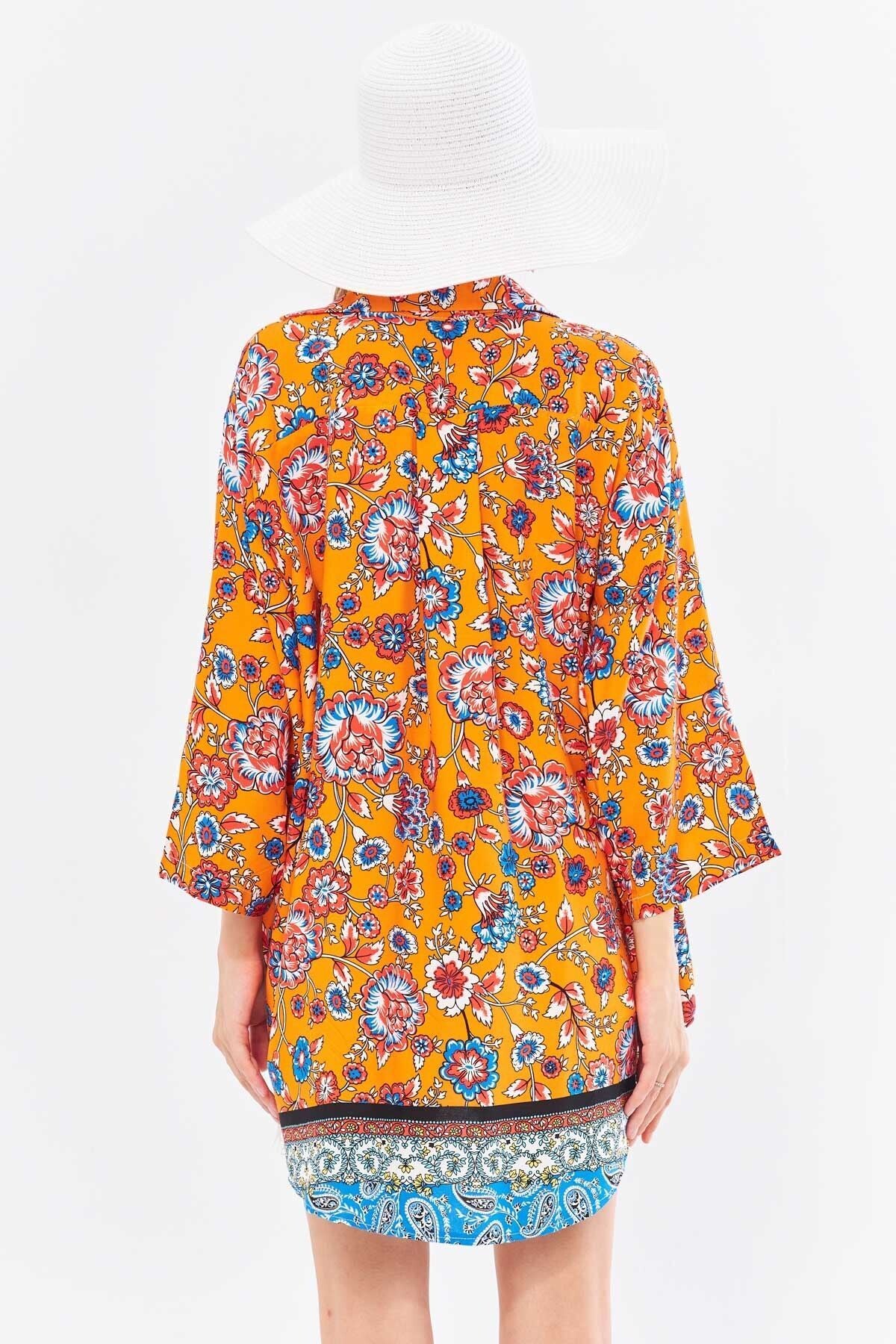 Female pomegranate flower patterned front-binding kimono shirt ARM-24Y001080