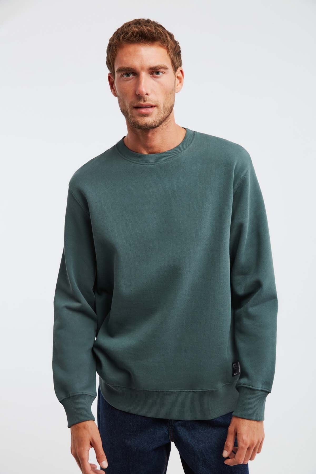 Travis men's soft fabric regular fit round collar dark green sweatshirt