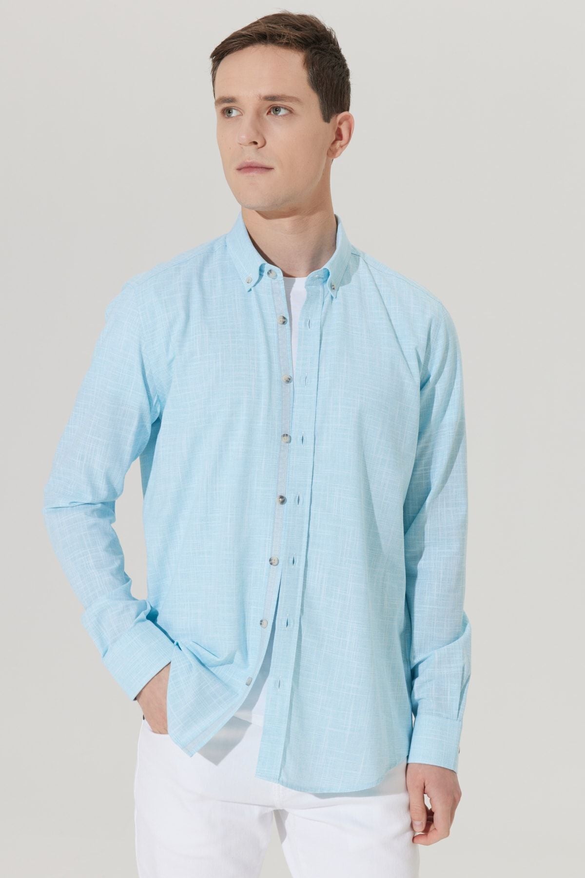 Male turquoise slim fit narrow cut buttoned collar linen look 100 %cotton pennant shirt