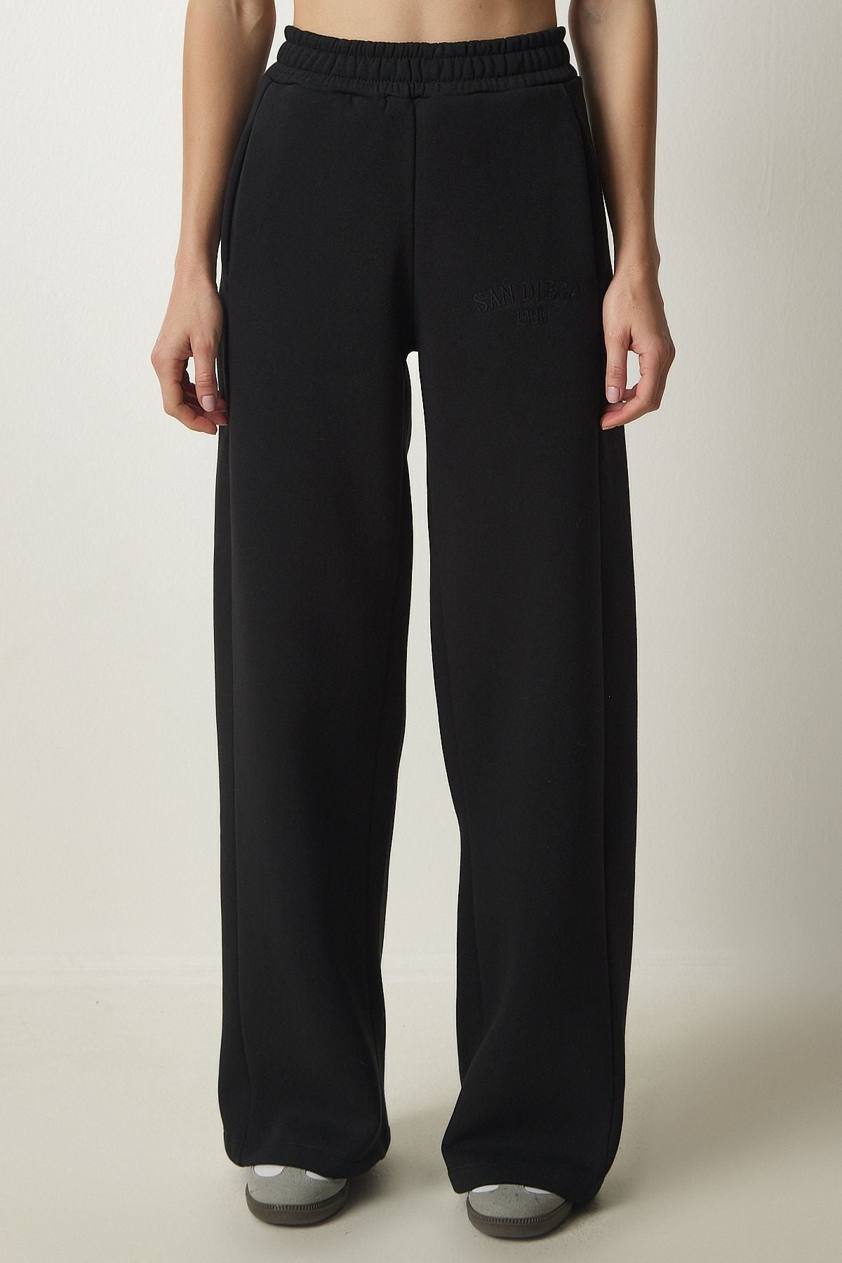Female black -charted flat trouser thick tracksuits six HF00445