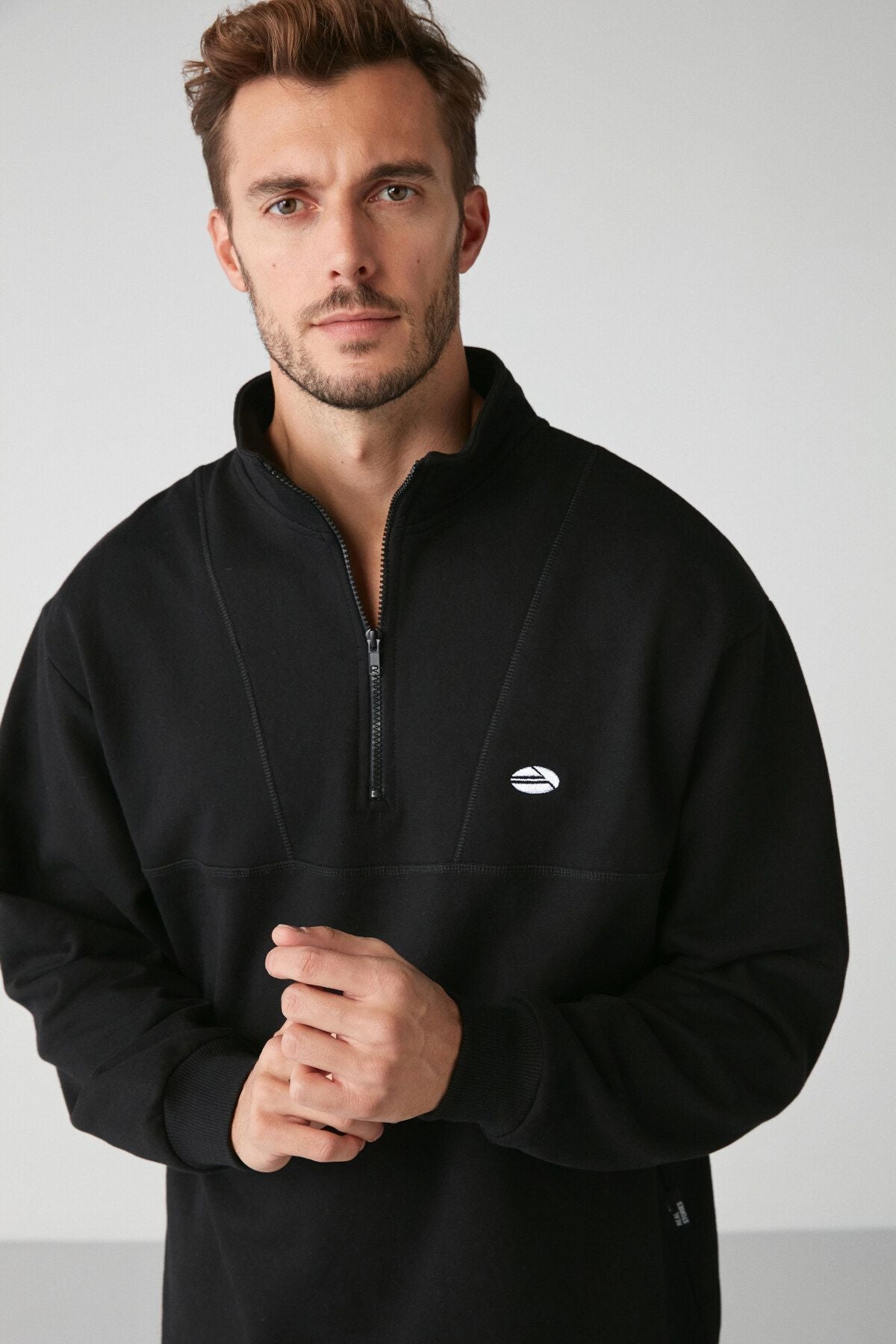 Rediant Men's half -zipper with steep -collar embroidery black sweatshirt