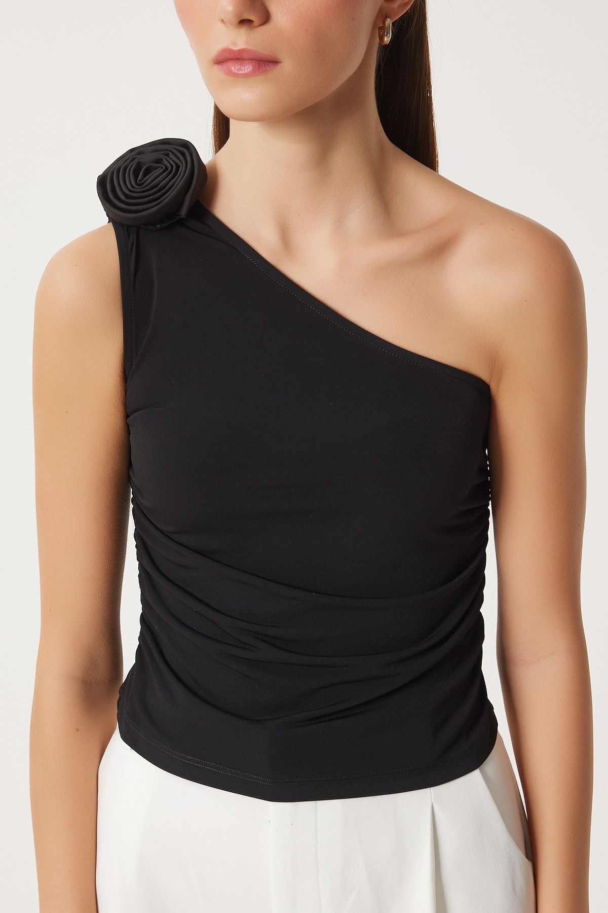 Female black single shoulder rose detailed blouse FN03323