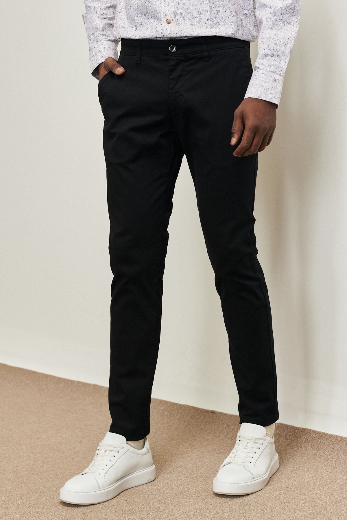 Men's black slim fit narrow cut flexible chino pants