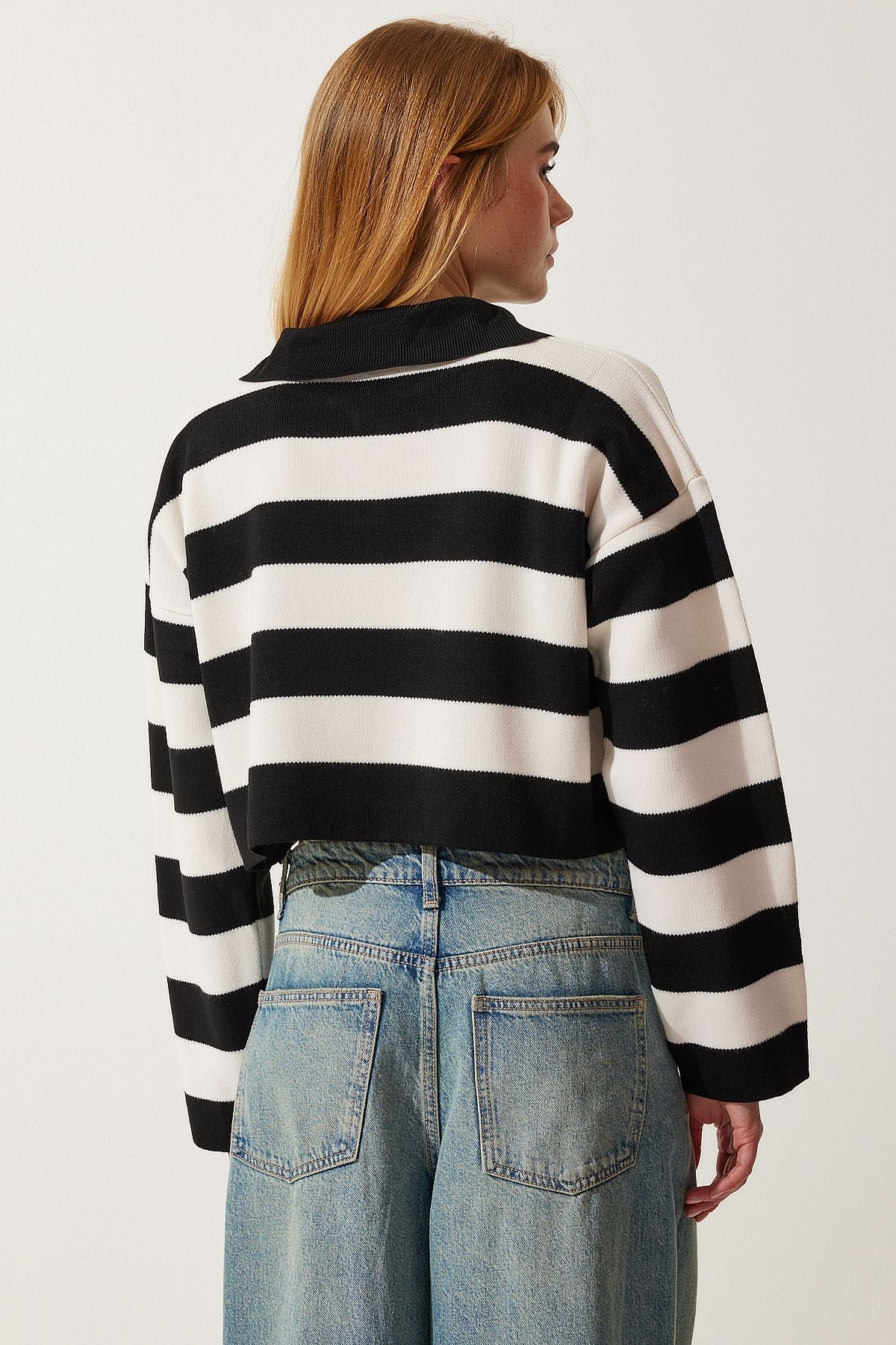 Female black and white stylish button collar striped Crop knitwear sweater BV00115