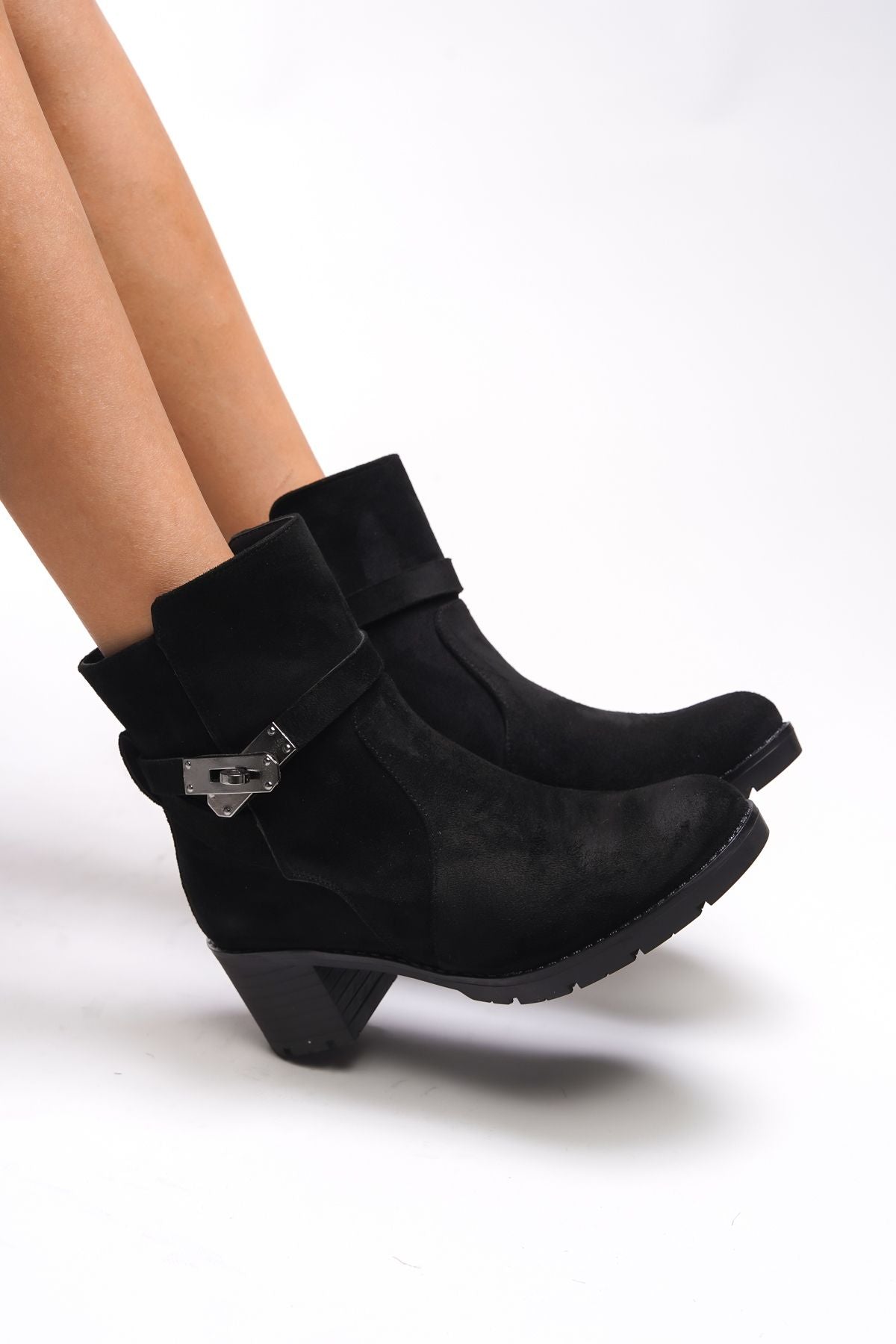 Iverolia Key Detailed Heels Bot 0012790 Black Suede