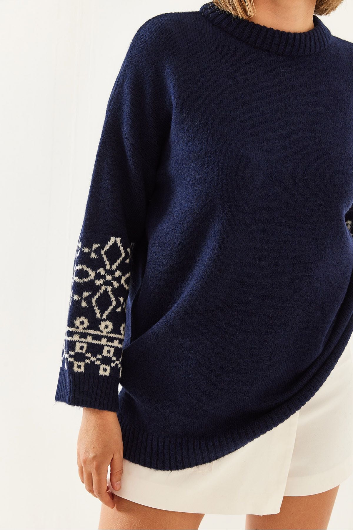 Women's arms patterned knitwear sweater