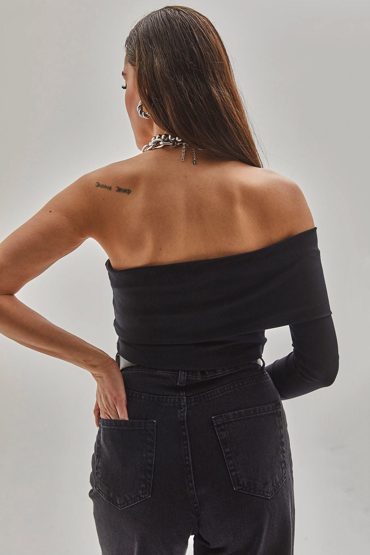 WOMEN'S SINGLE ARM DETAILED STRAPLEZ BLOSE 60121009