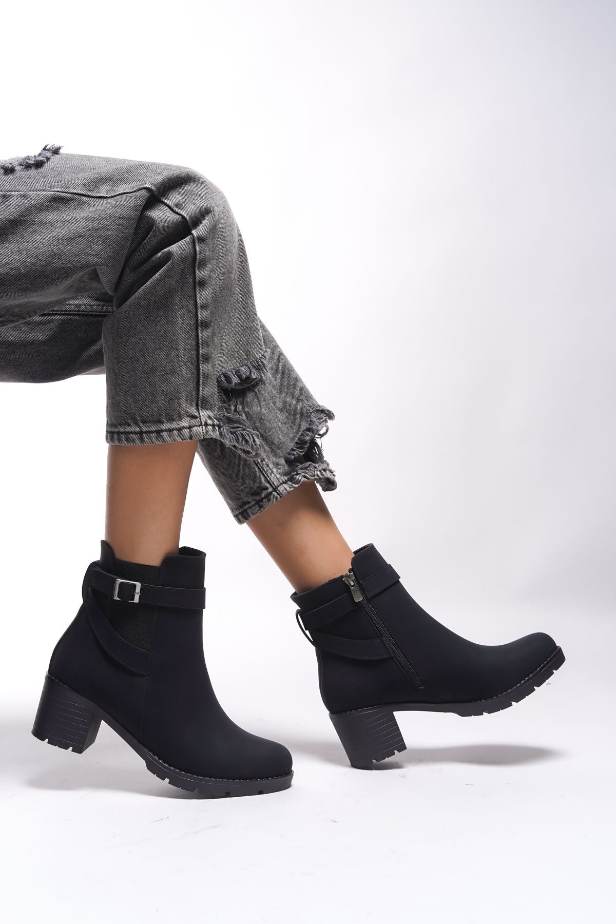 Lilixipha Female Buckle Detailed Heels Bot Bot 0012730 Black Skin
