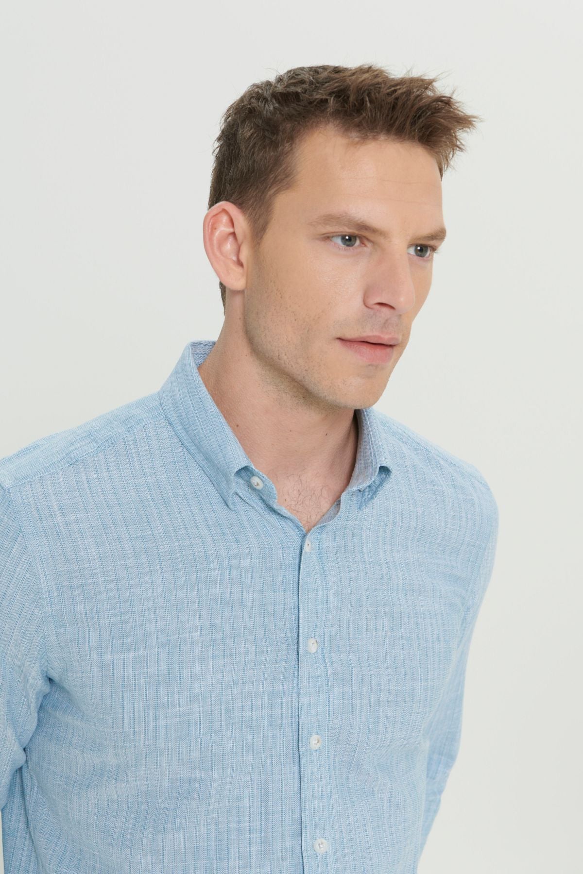 Men's green 100 %cotton slim fit narrow cut hidden buttoned collar linen -looking flalam shirt