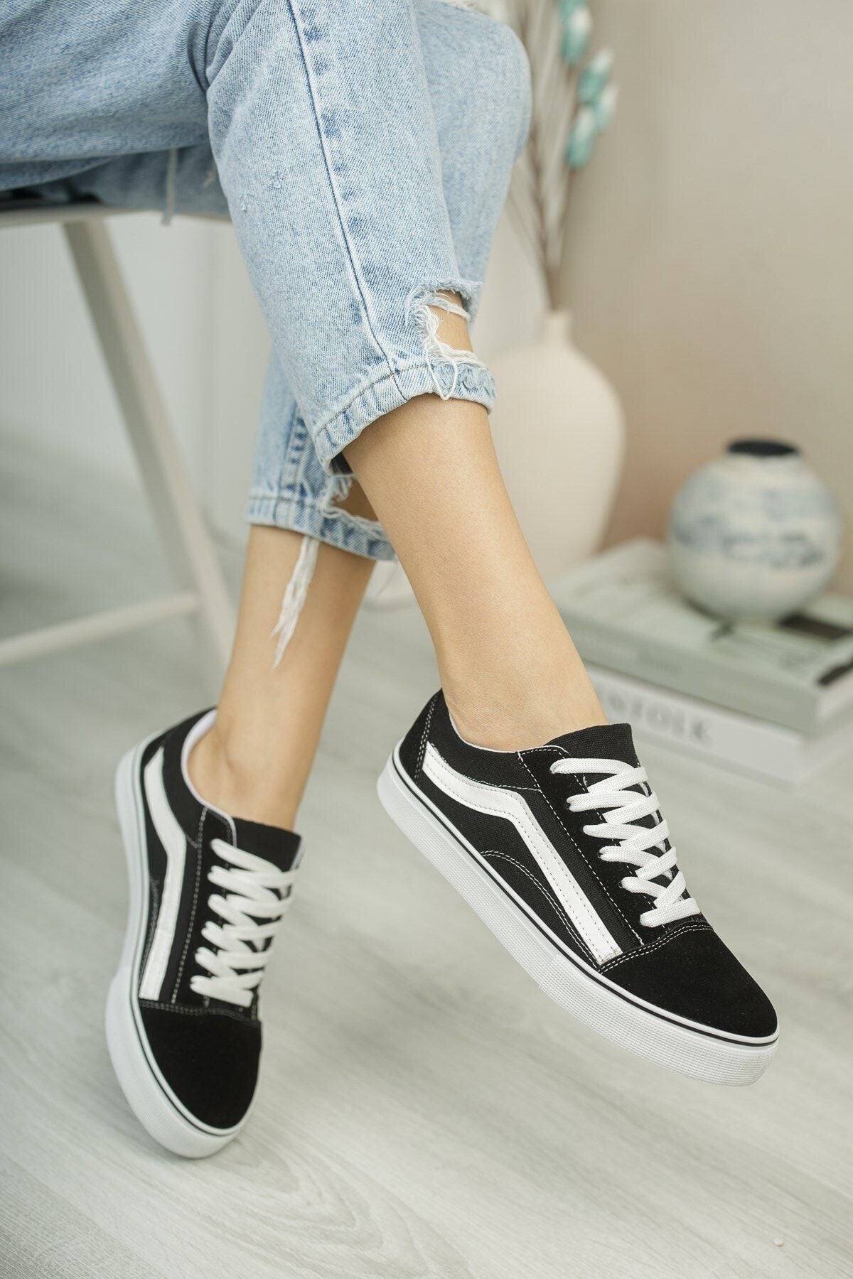 Unisex Black White Sneaker 0012151