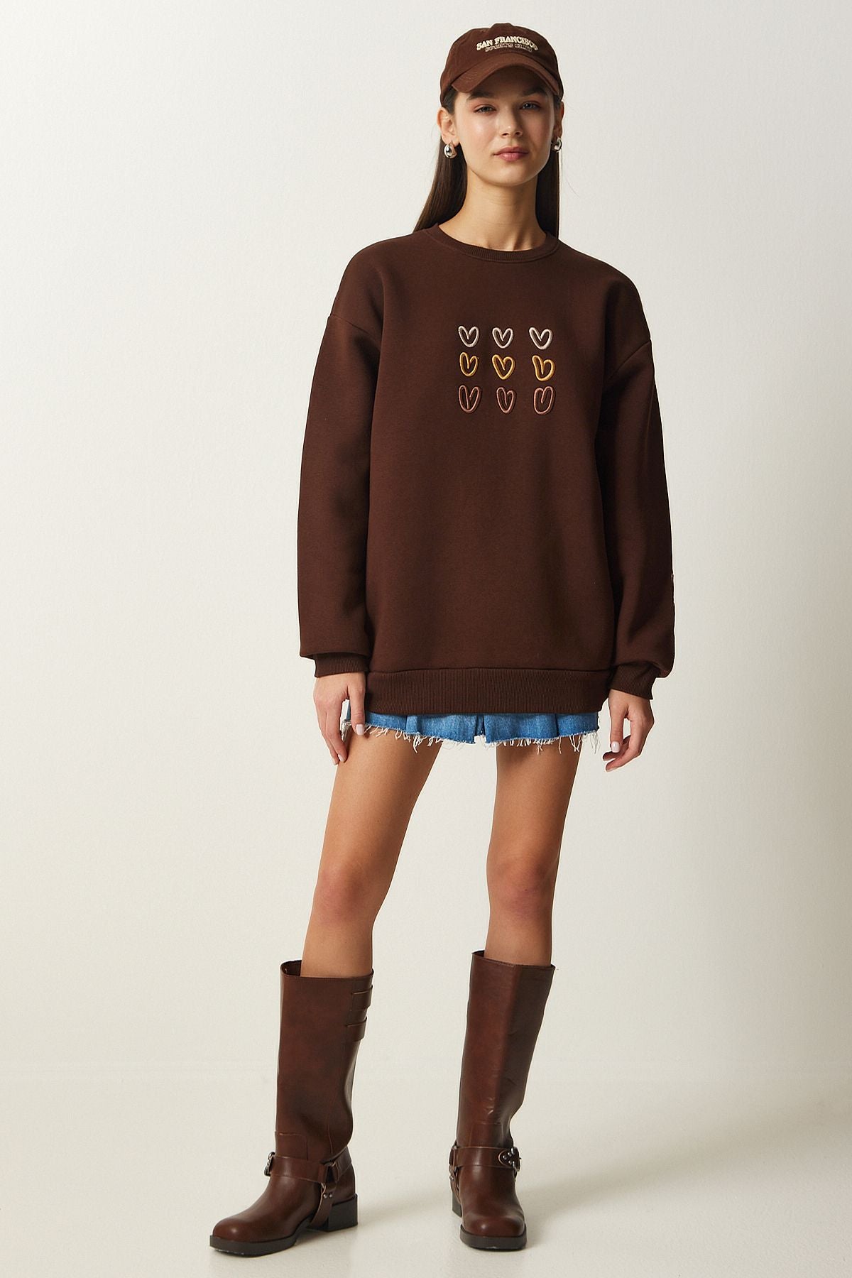 Woman Brown Heart Embroidery Sweatshirt OW00004