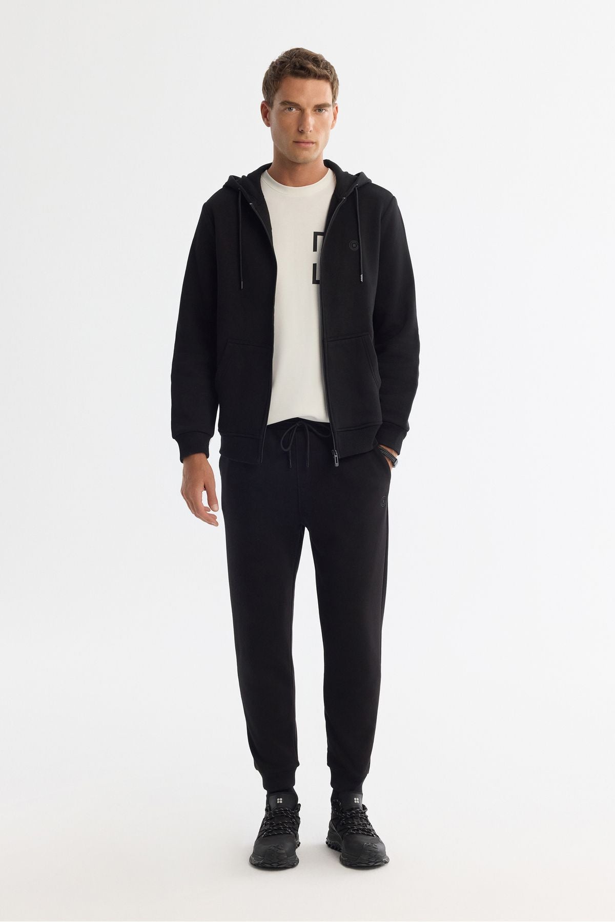 Men's black rayon knitted fabric tracksuits six B003403