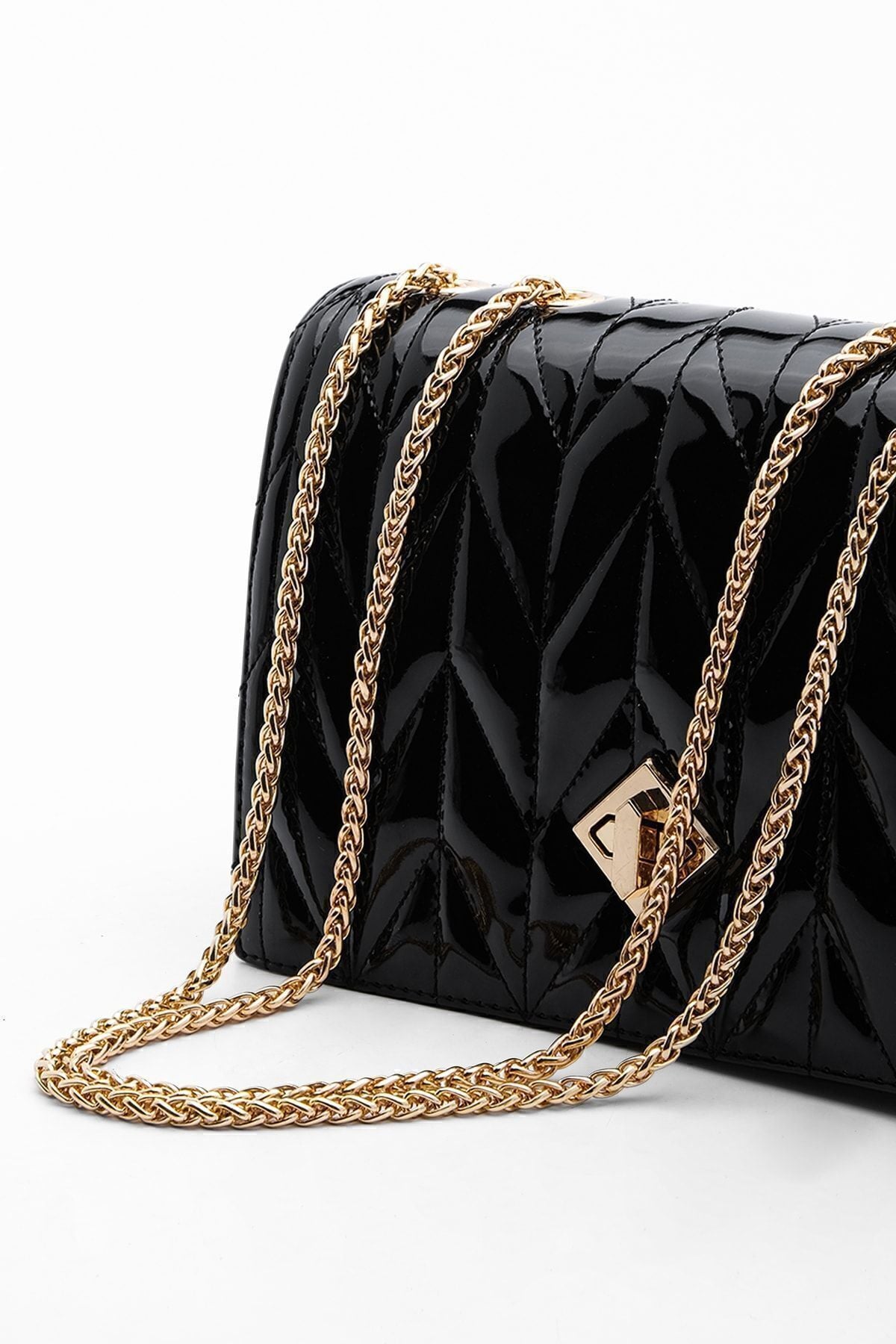 Woman gold -colored chain shoulder bag Delbin black patent leather