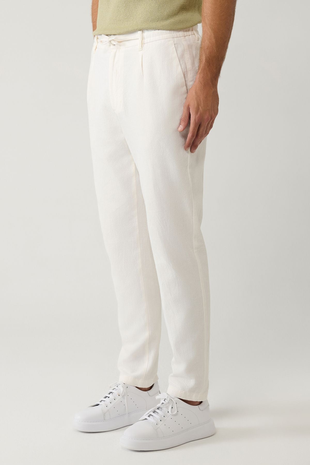 Men's broken white waist rubber linen cotton textured chino pants B003036