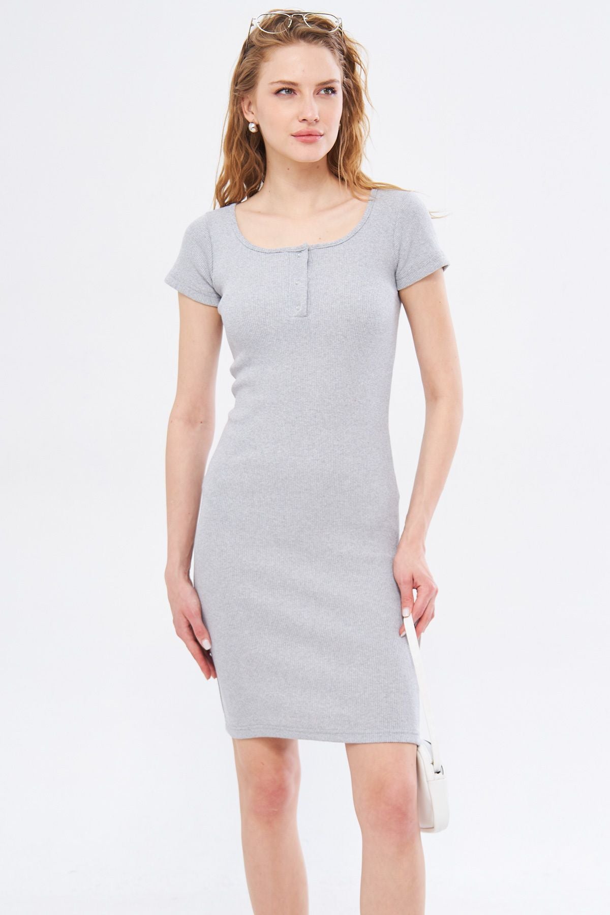 Woman Sitting on the Gray Body Short Sleeve Dress ARM-24Y133011