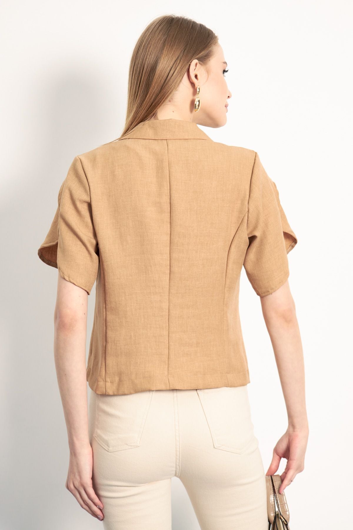 WOMEN'S CAMEL ARM SUSTMAC DETAILED CROP SHORT SOLD JACKET ARM-24Y001048