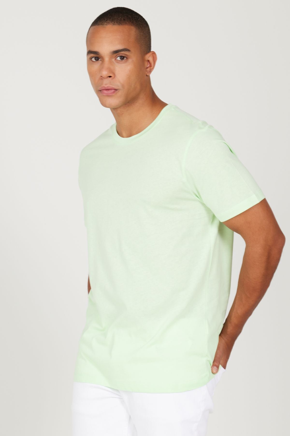 Men's light green slim fit narrow cut 100 %cotton bike collar Basic T -shirt