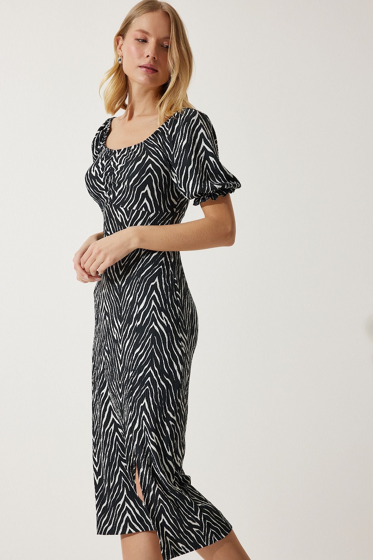 Woman Black Elastic Carmen Yaka Summer Dress MC00172