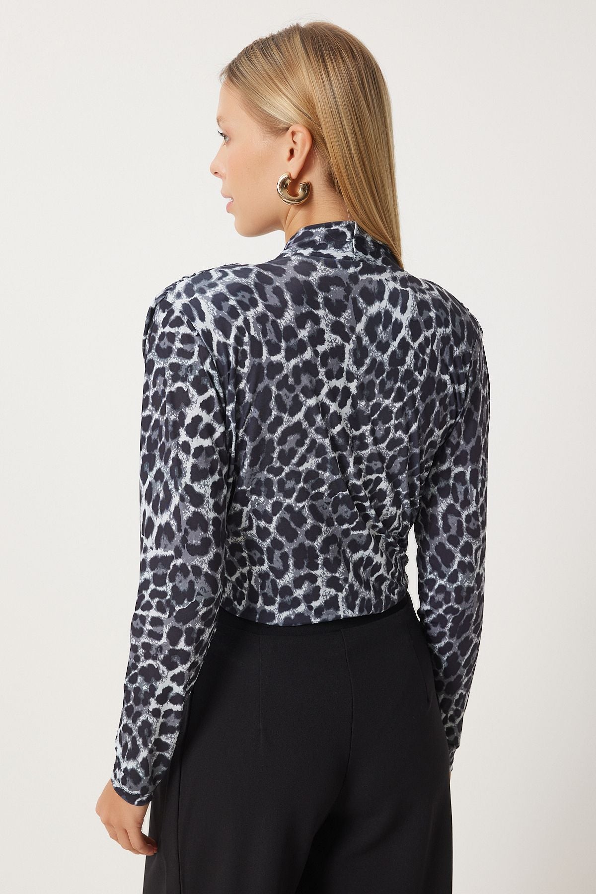 Women's Gray Black Leopard Patterned Ant Eldop Yaka Sandy Blouse ZH00040