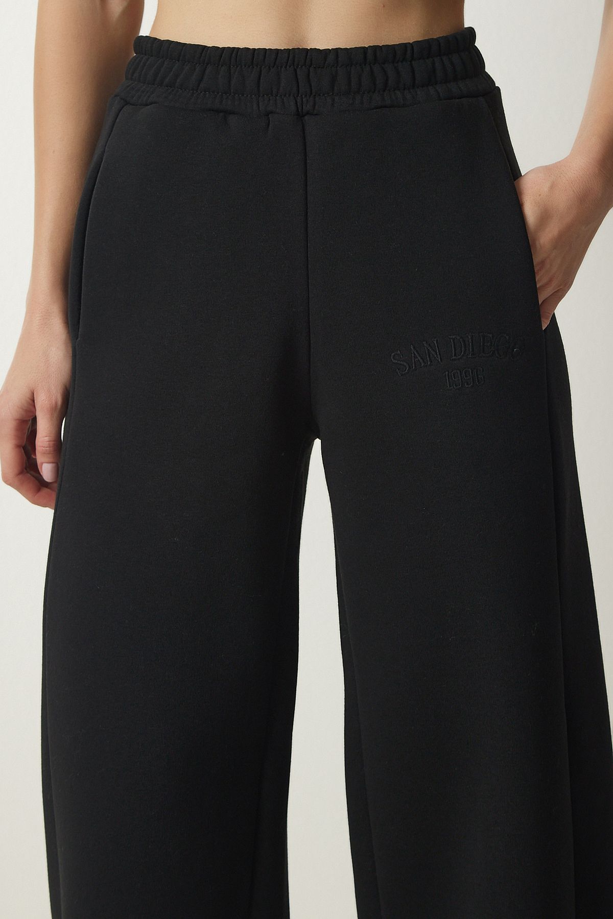 Female black -charted flat trouser thick tracksuits six HF00445