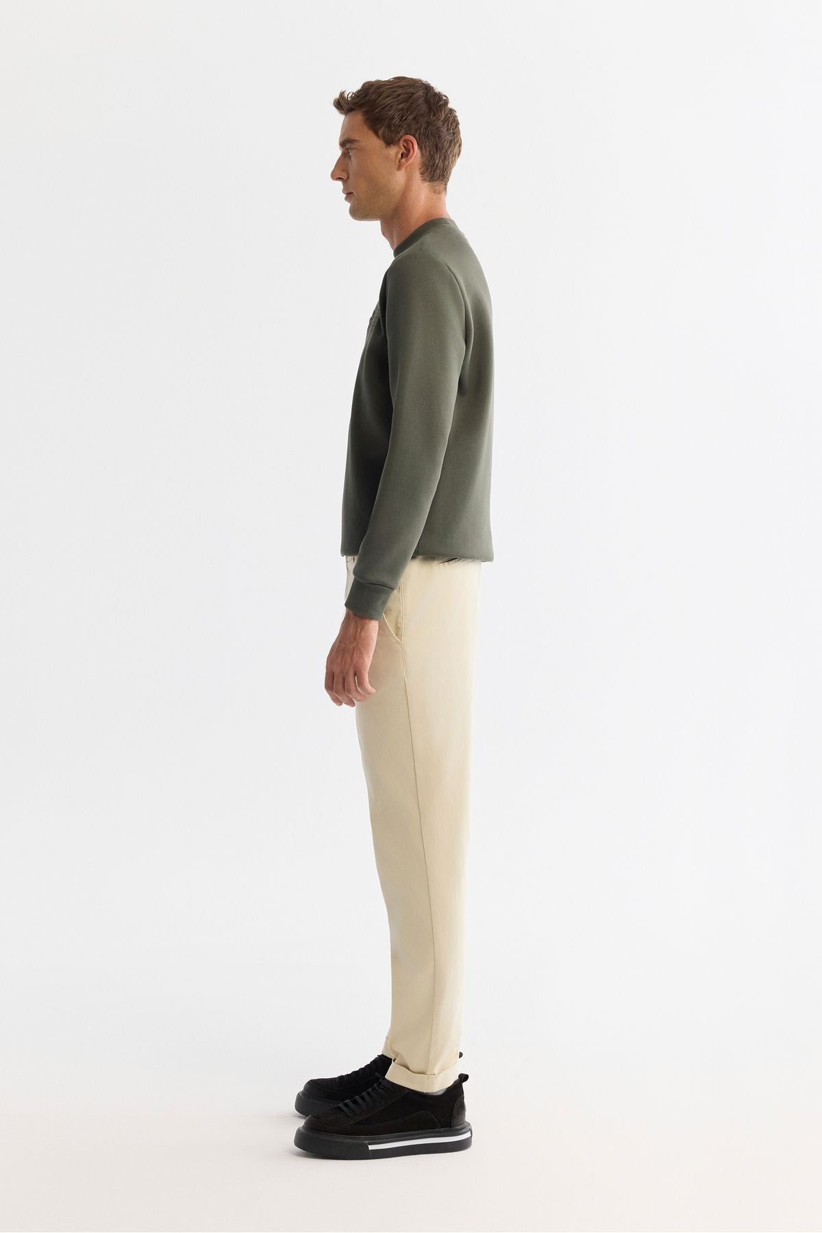 Men's beige as well with a soft button with a rubber trousers A42y3007