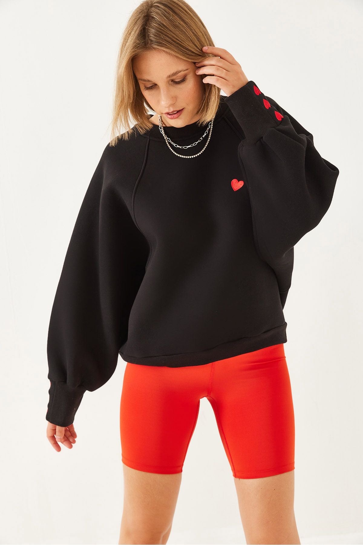 Kadın Bisiklet Yaka Kalp Nakışlı Üç İplik Şardonlu Sweatshirt 60251933