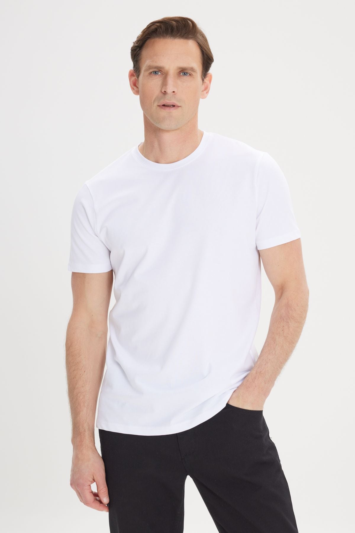 Men's white slim fit narrow cut cotton bike collar t -shirt