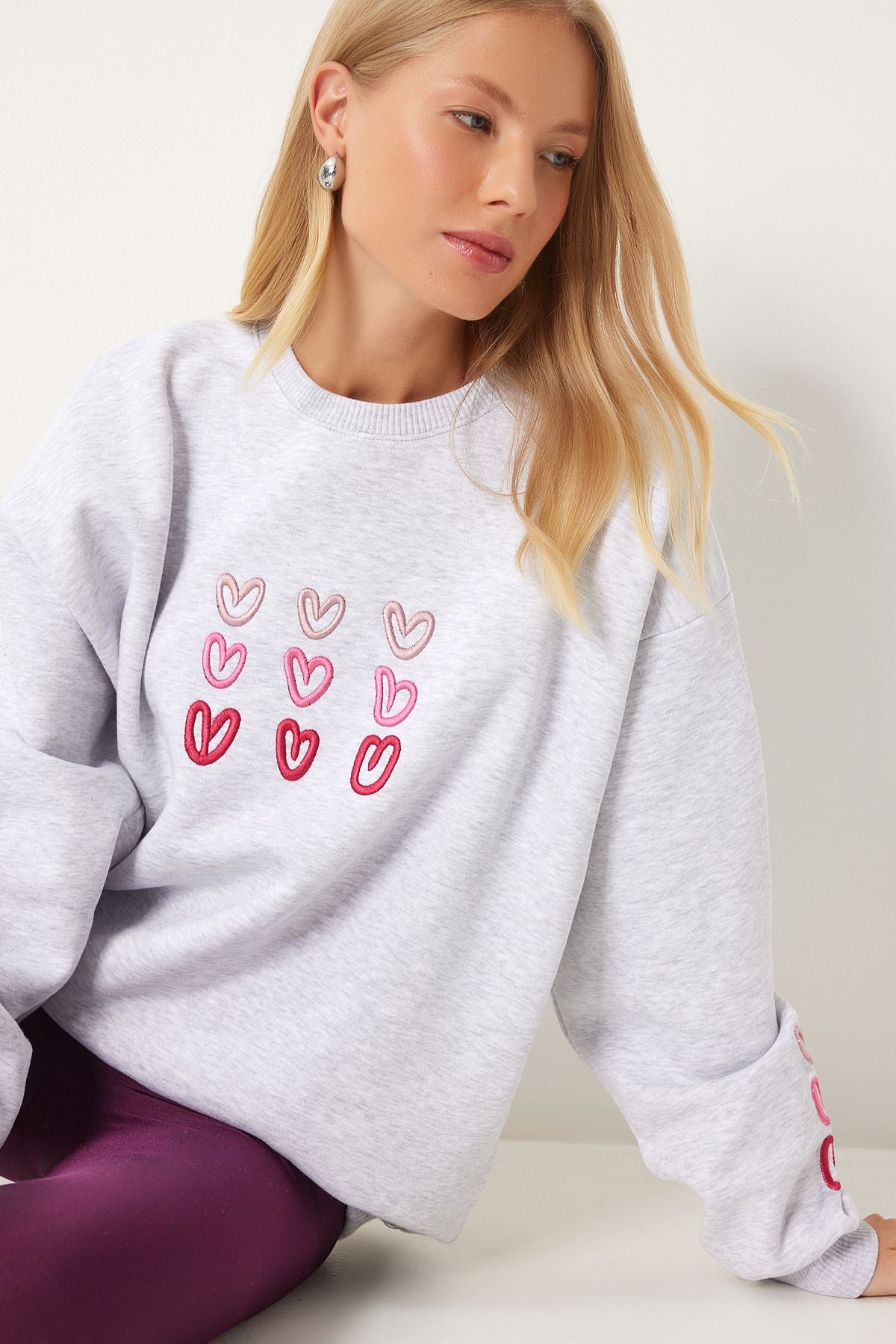 Women's Gray Melanj Heart Embroidery Sweatshirt OW00004