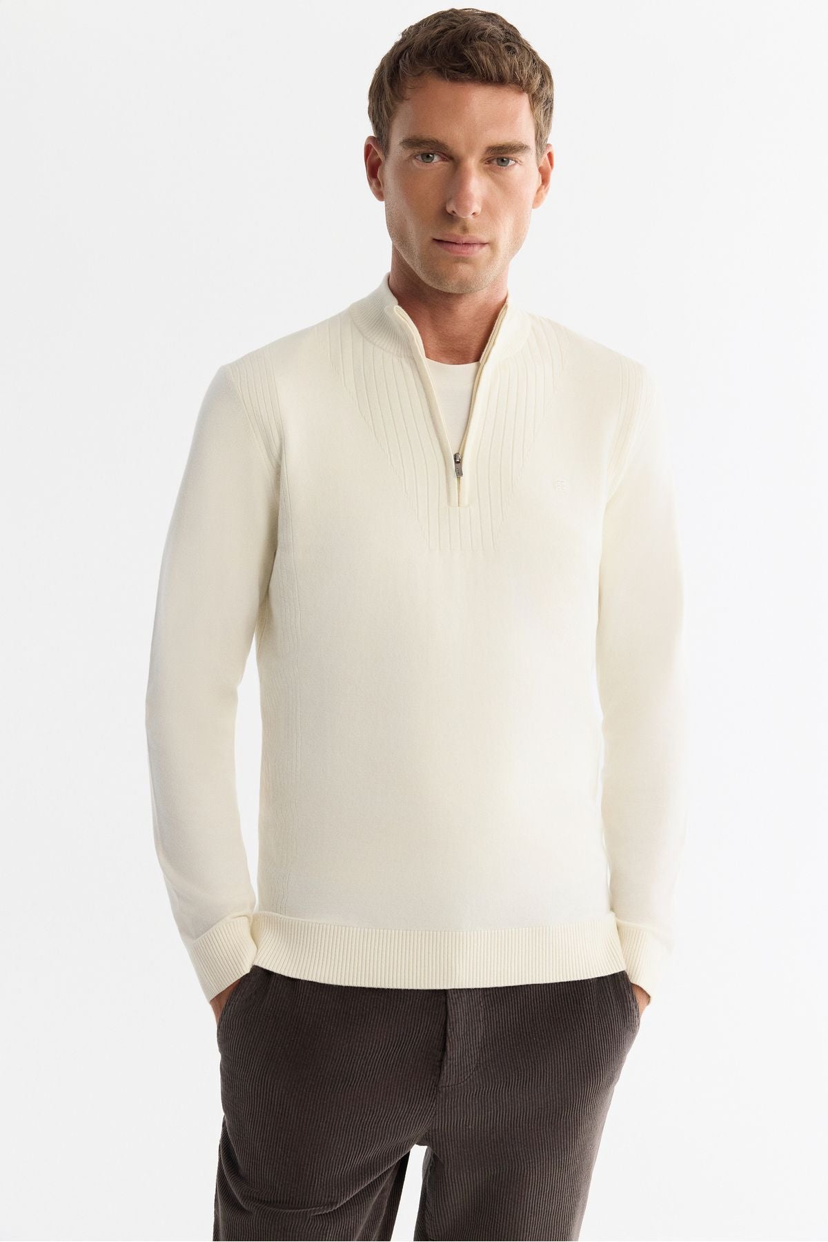Men's ecru upright collar zipper line Detailed Soft Touch Knitwear Sweater A42Y5071
