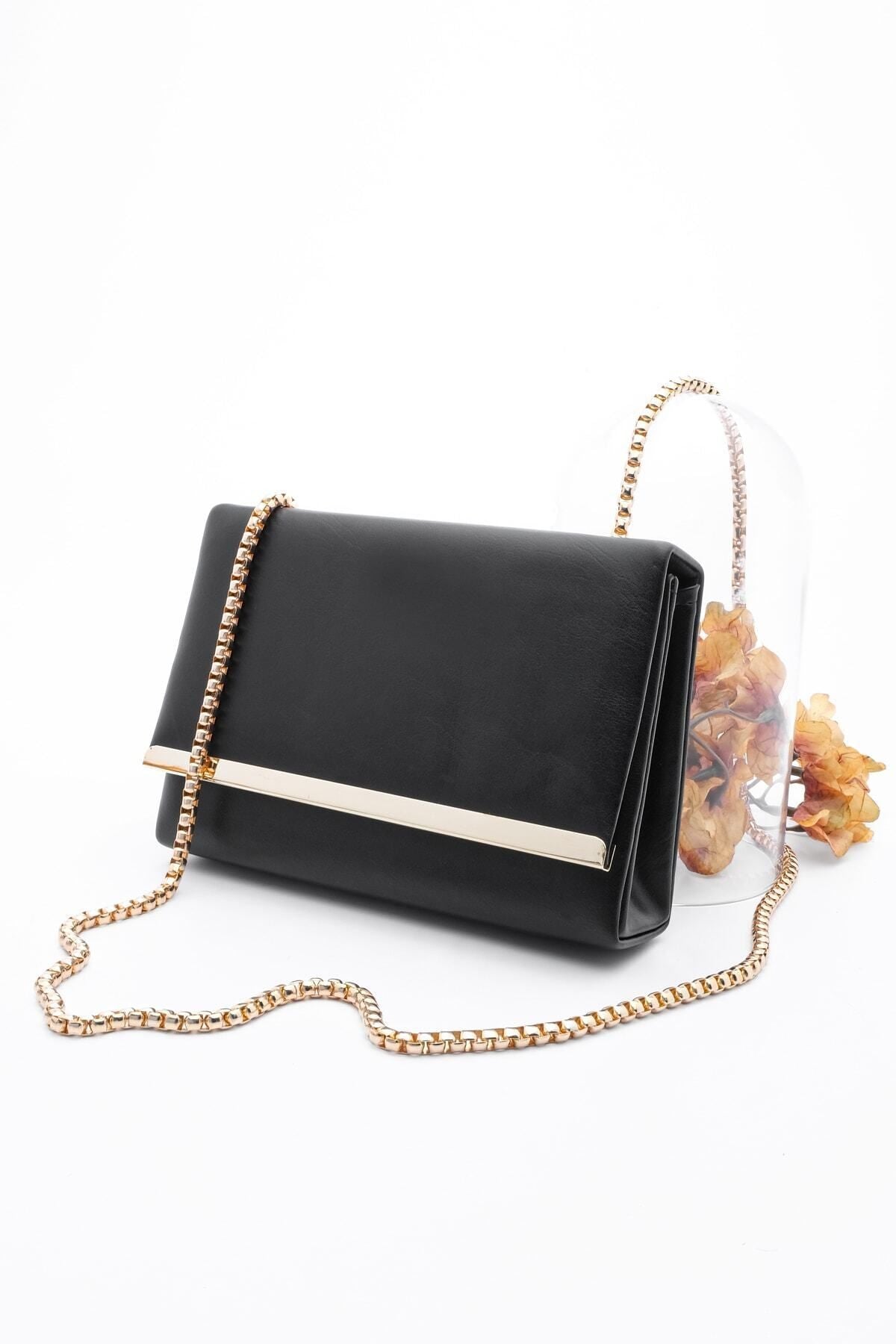 Woman Hand & Shoulder Bag Gold Color Gold Chain strap yekva black