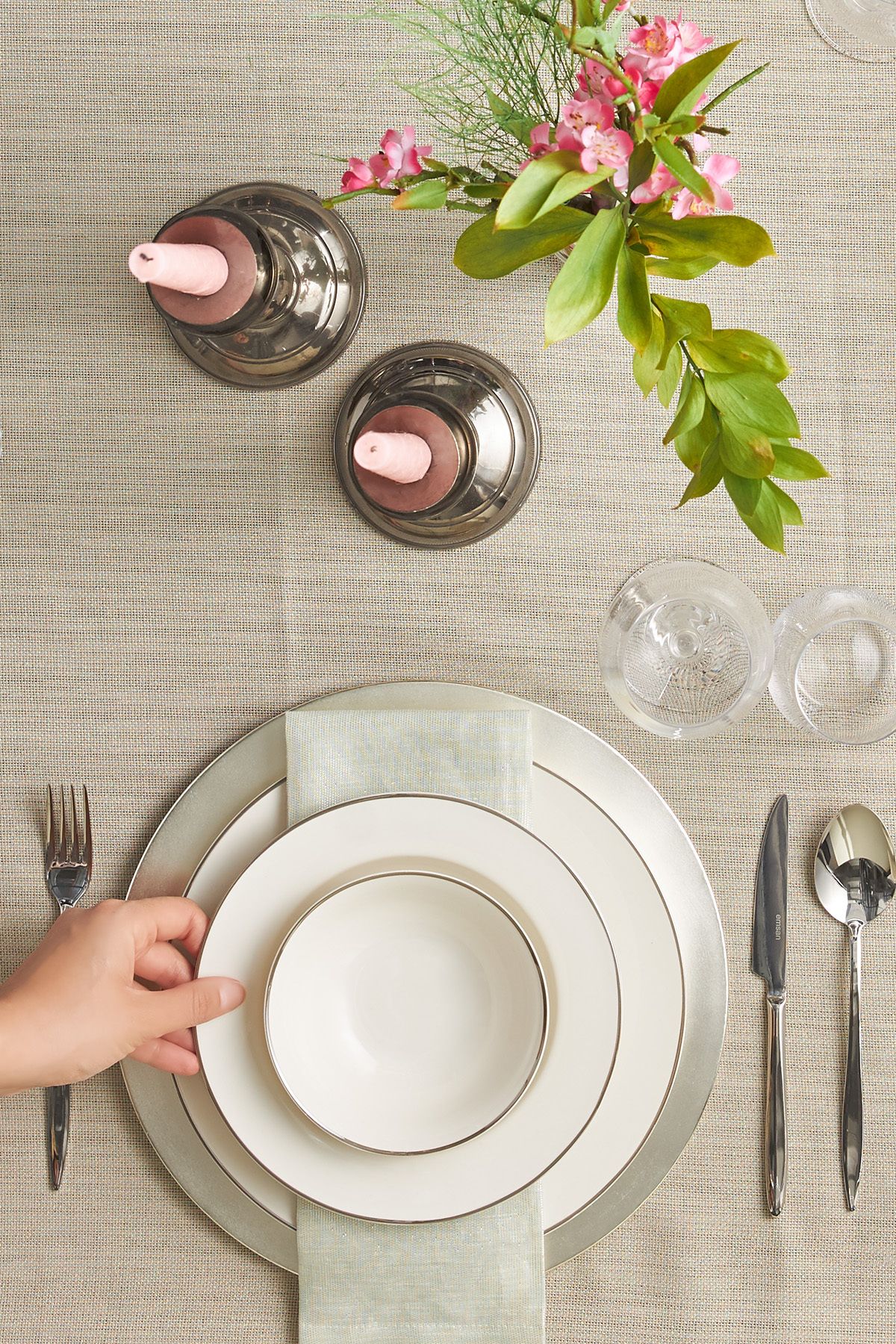 New Marly Porcelain 60 Piece 12 Person Round Dinner Set Gold