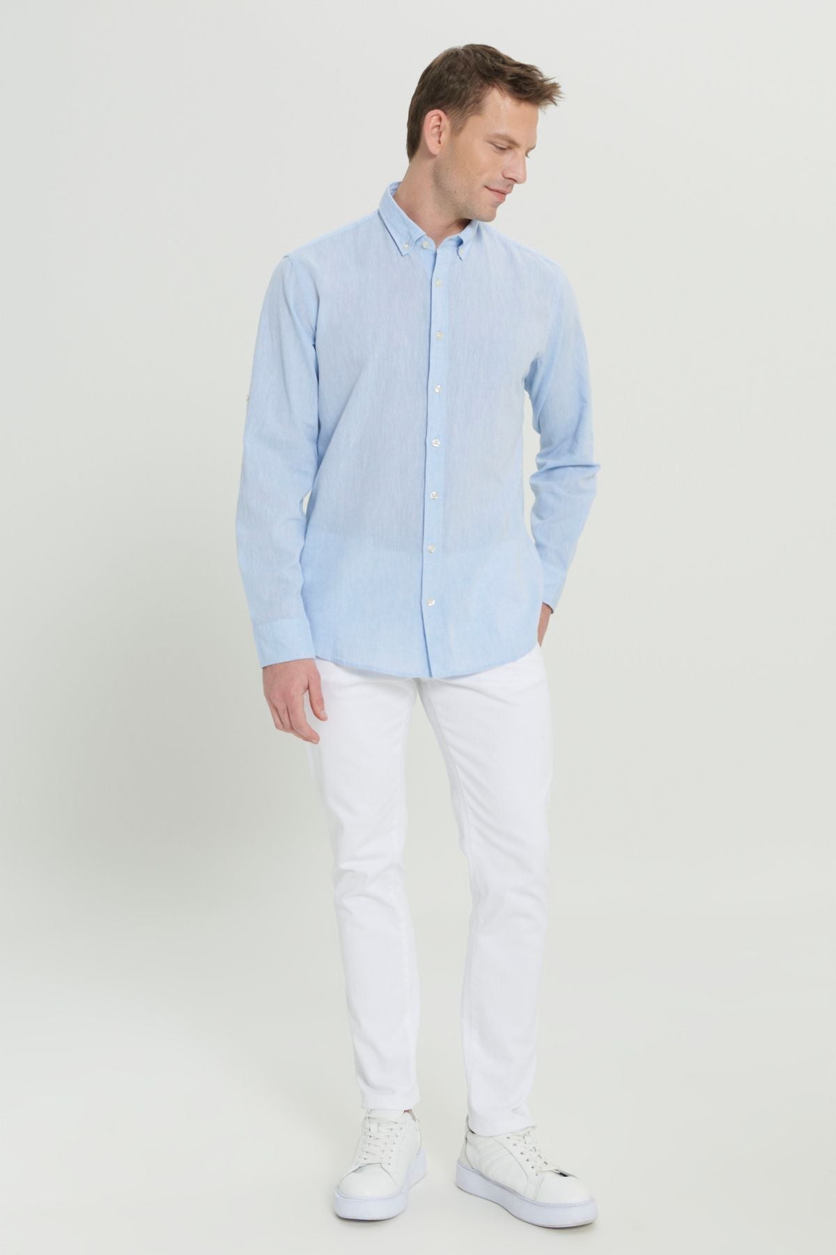 Men's light blue linen comfort fit comfortable cut buttoned collar casual shirt