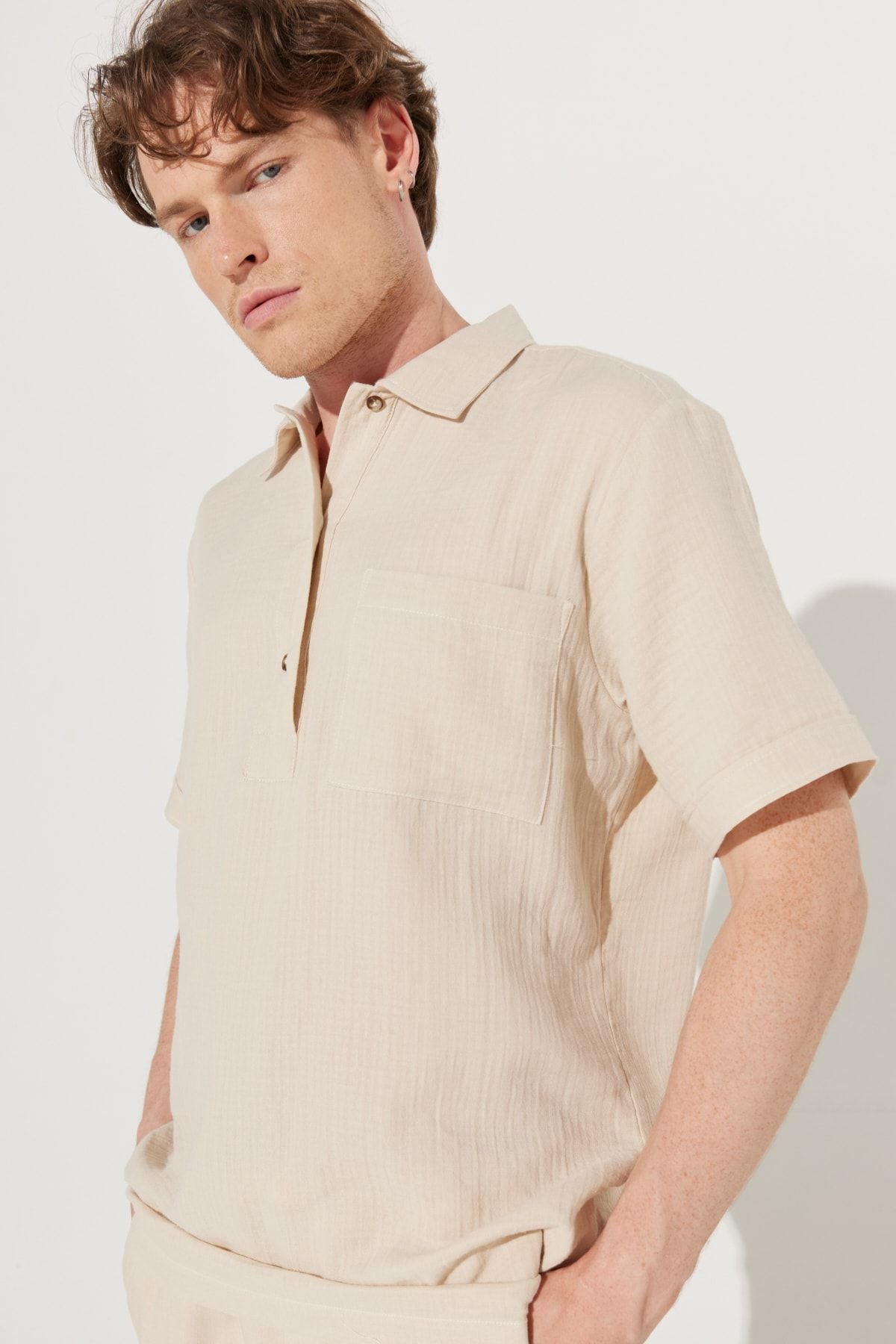 Men's Beige Comfort Fit Classic Collar 100 %Cotton Pocket Müslin Patterned Short Sleeve Shirt