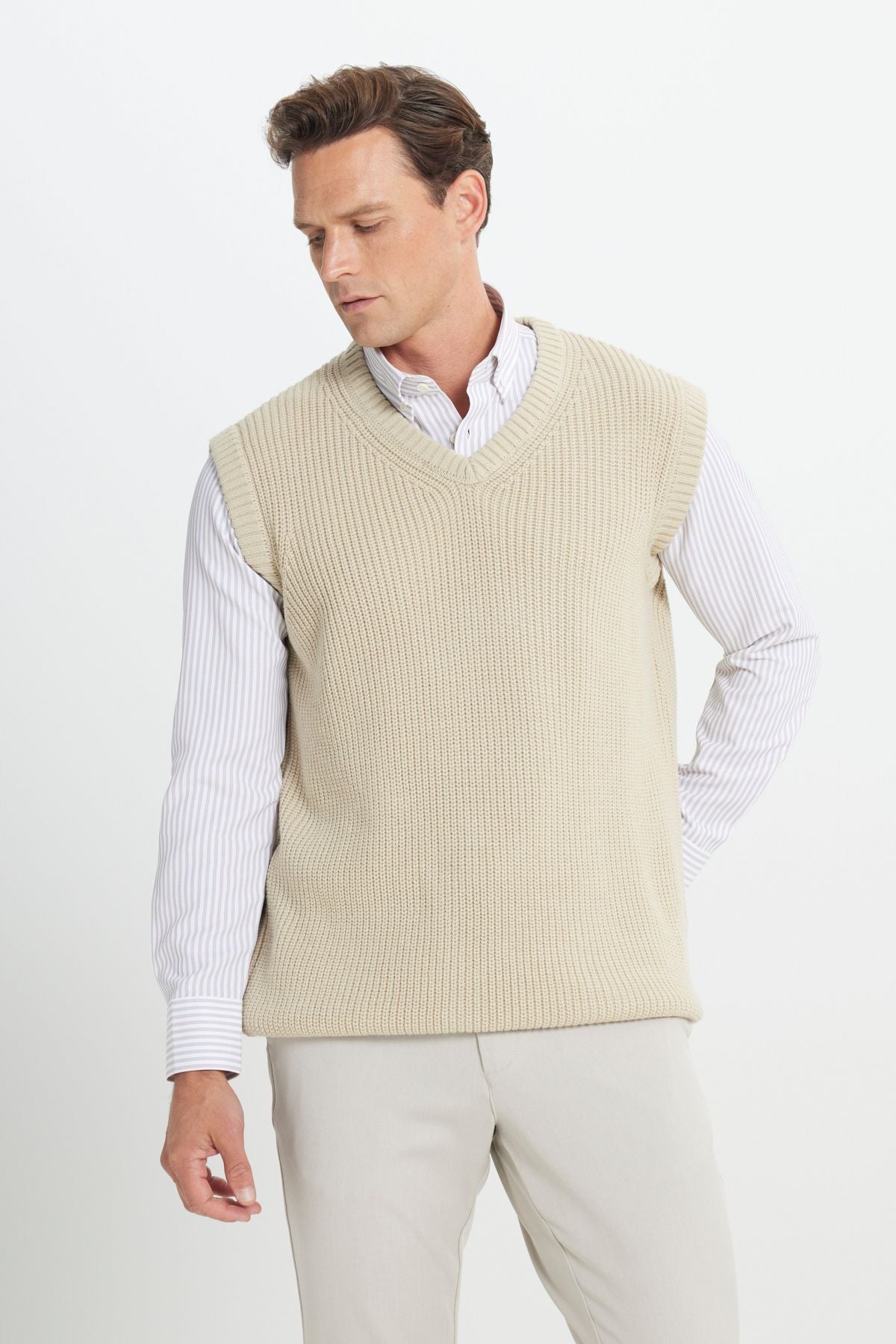 Men's Beige Standard Fit Normal Cut V -neck knitwear sweater