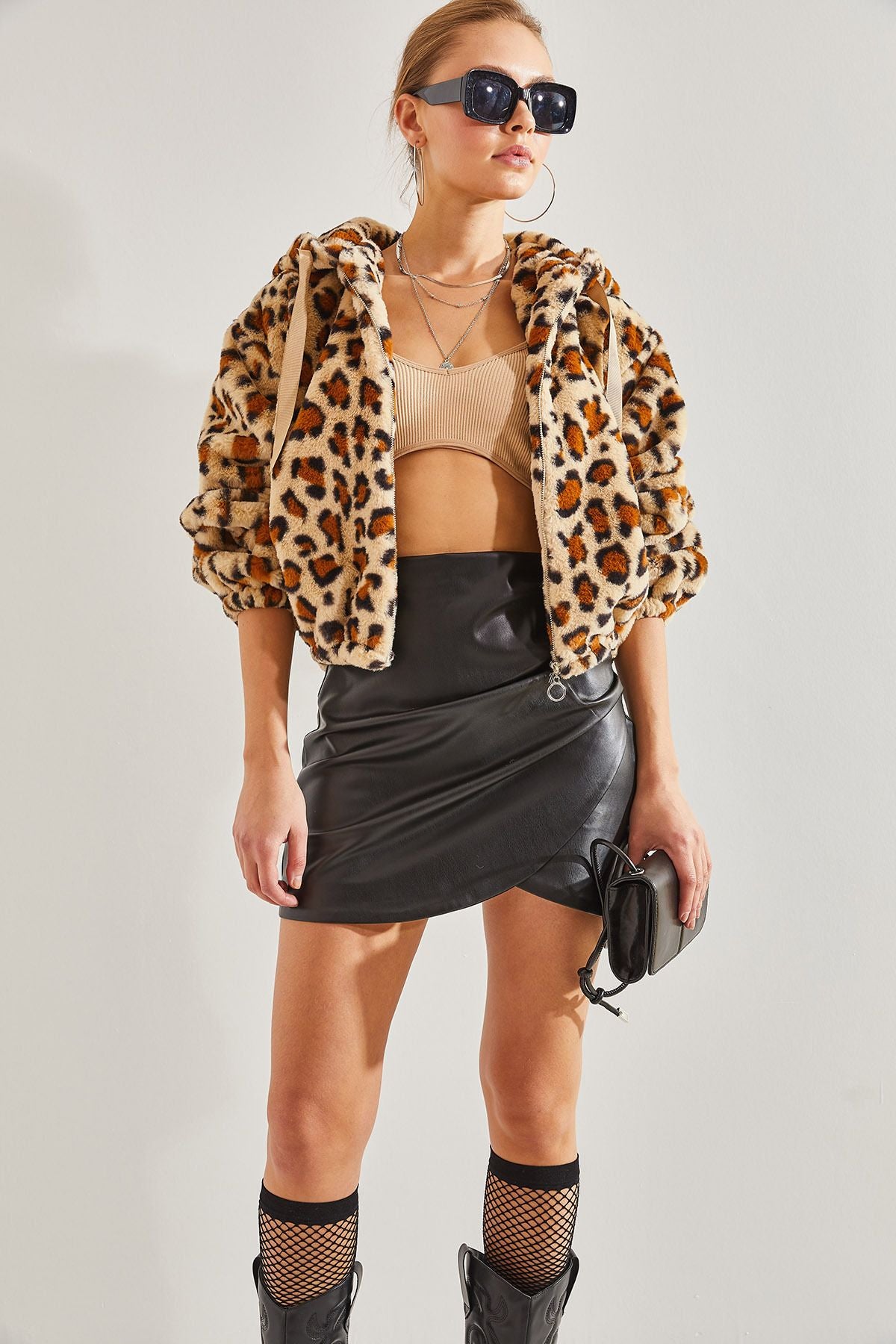 Female Leopard Patterned Zippered Plush Coat