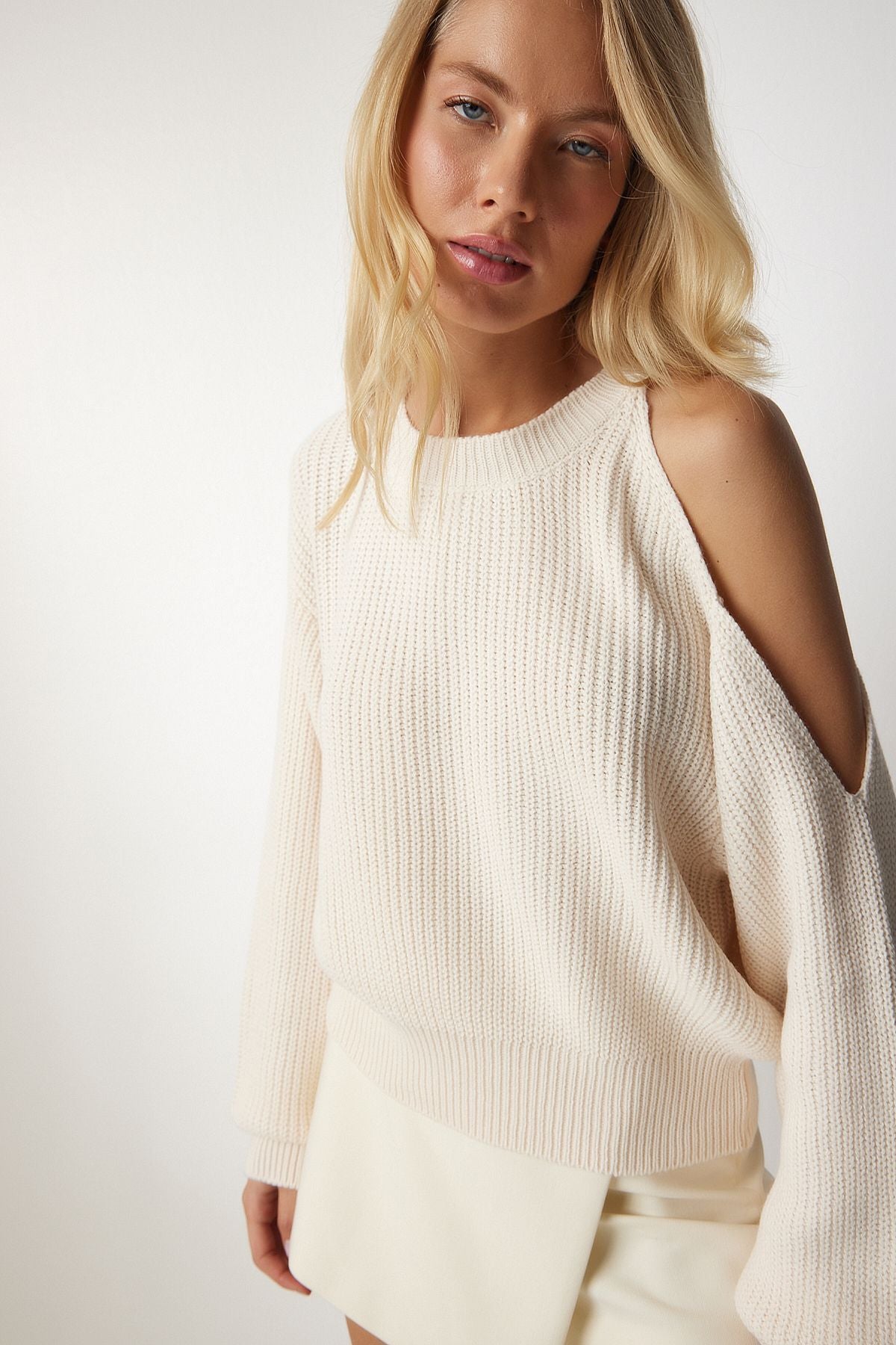 Cut Out Detailed Knitwear Sweater Cream LPN0004
