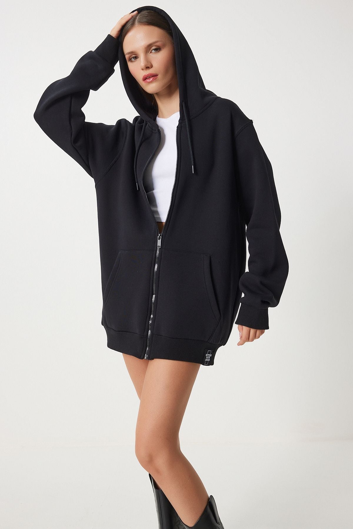 Female black hooded route zipper with a lighter vn00015