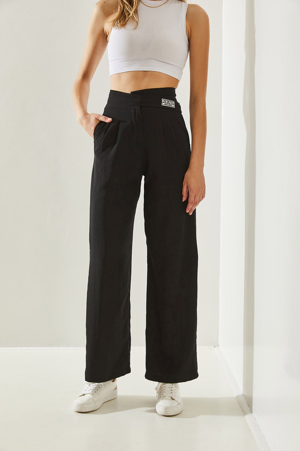 Female asymmetric belt hook pants 60251178