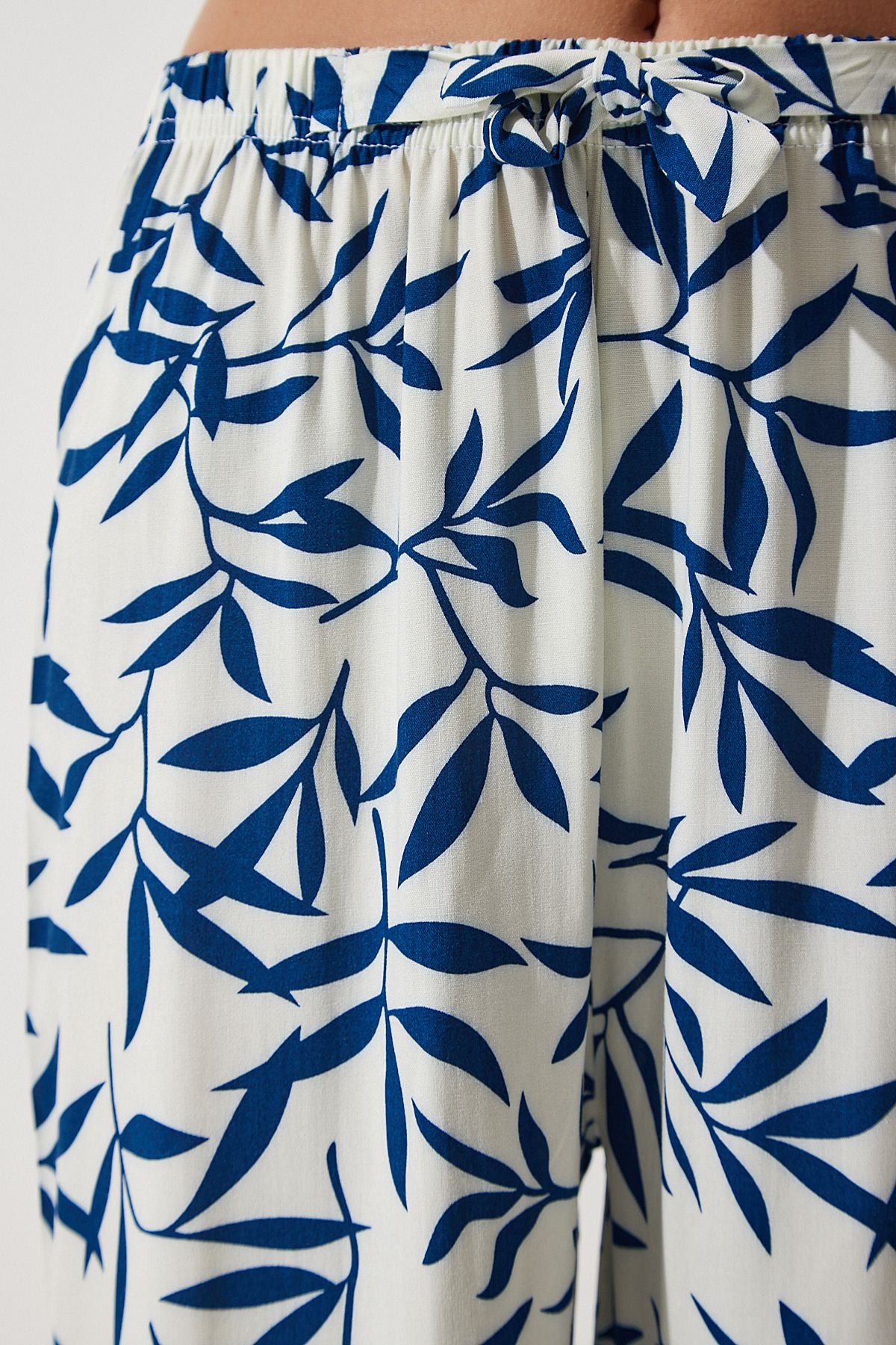 Woman White Navy Blue Patterned Viscose Palazzo Pants EN00606