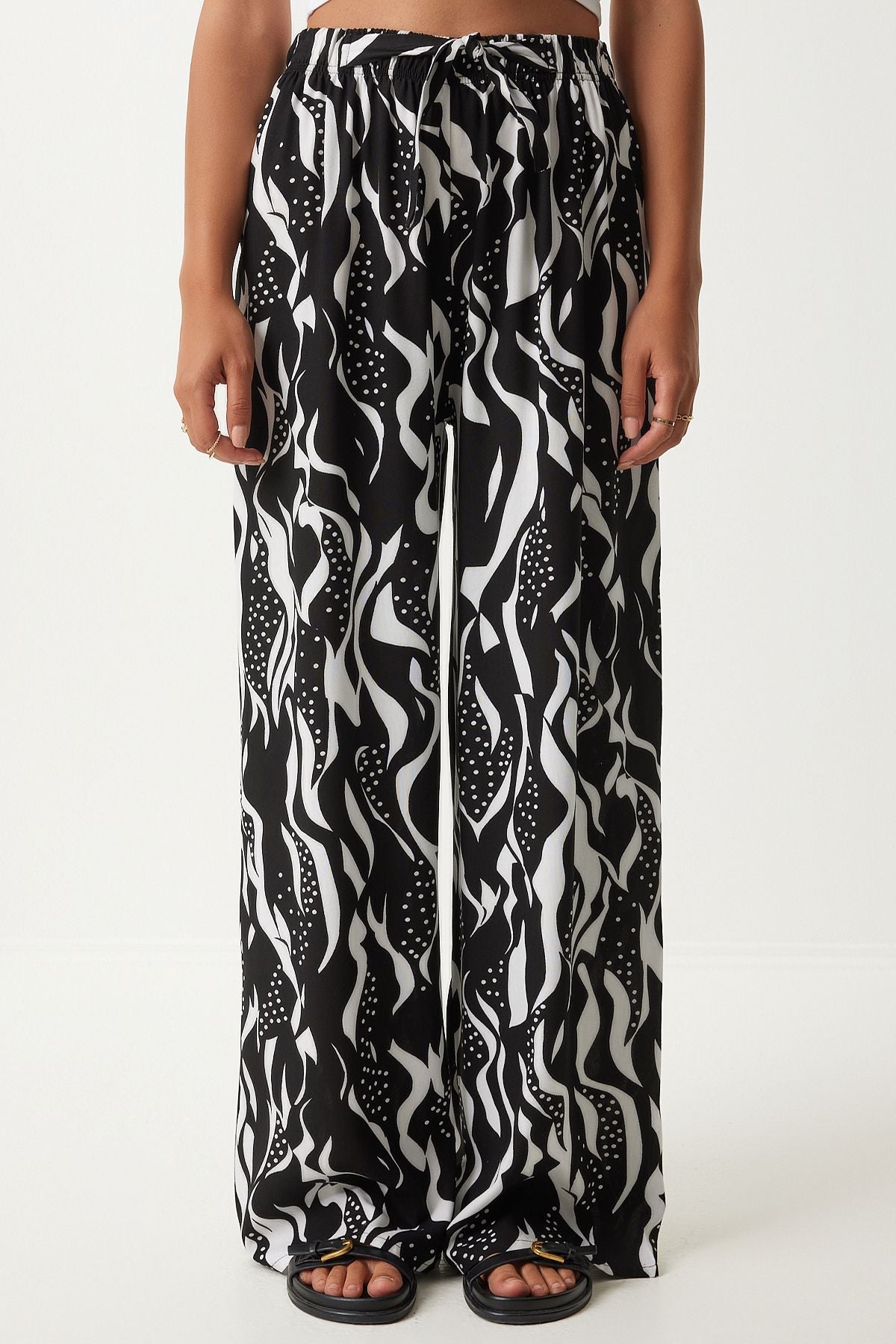Female black live white patterned draped viscose palazzo pants EN00606