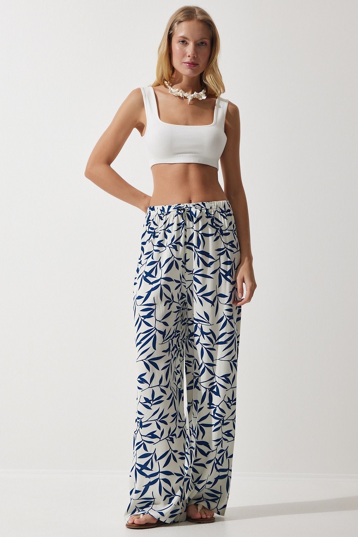 Woman White Navy Blue Patterned Viscose Palazzo Pants EN00606