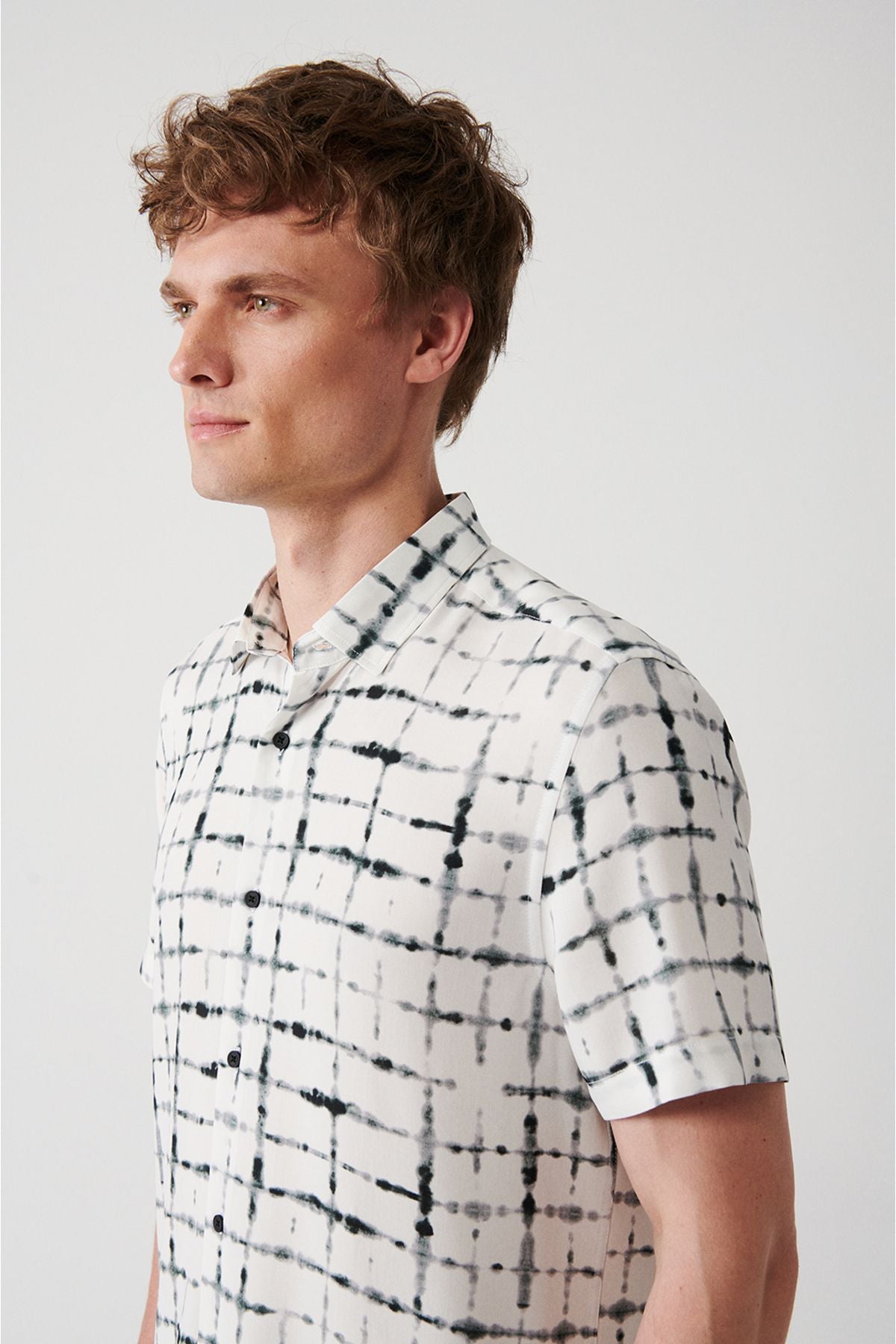 Men's white soft key patterned short sleeve shirt A31y2255