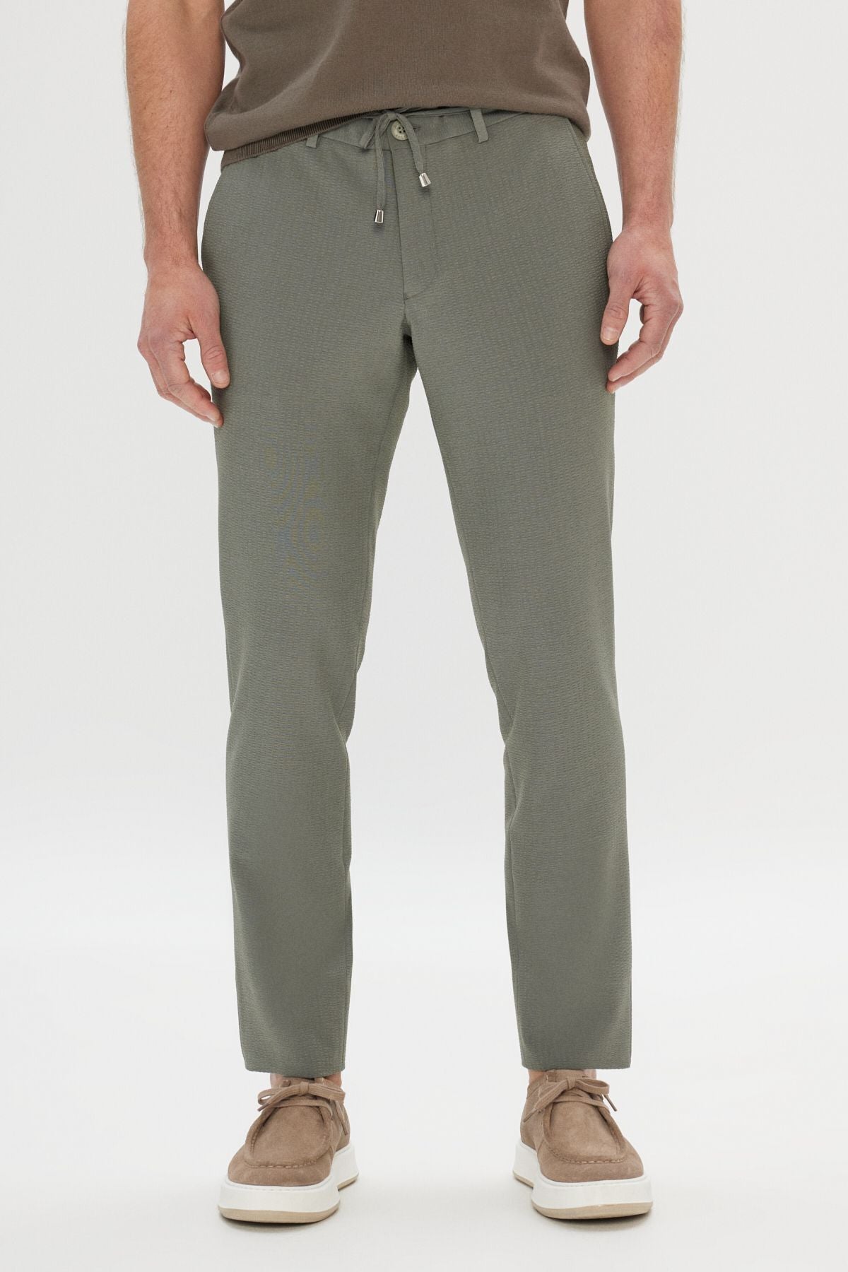 Men's Khaki Slim Fit Narrow Cutting Waist Locks Side Pocket Wafer Patterned Pants