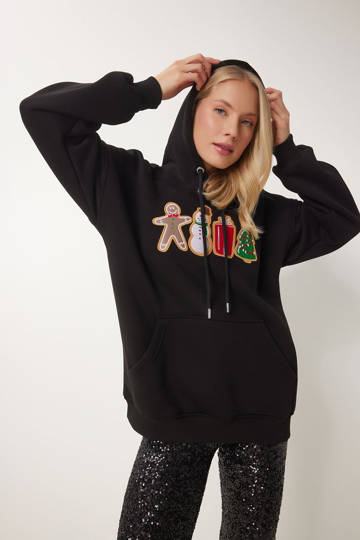 Kadın Siyah Yılbaşı Temalı Kapüşonlu Şardonlu Örme Sweatshirt TQ00001